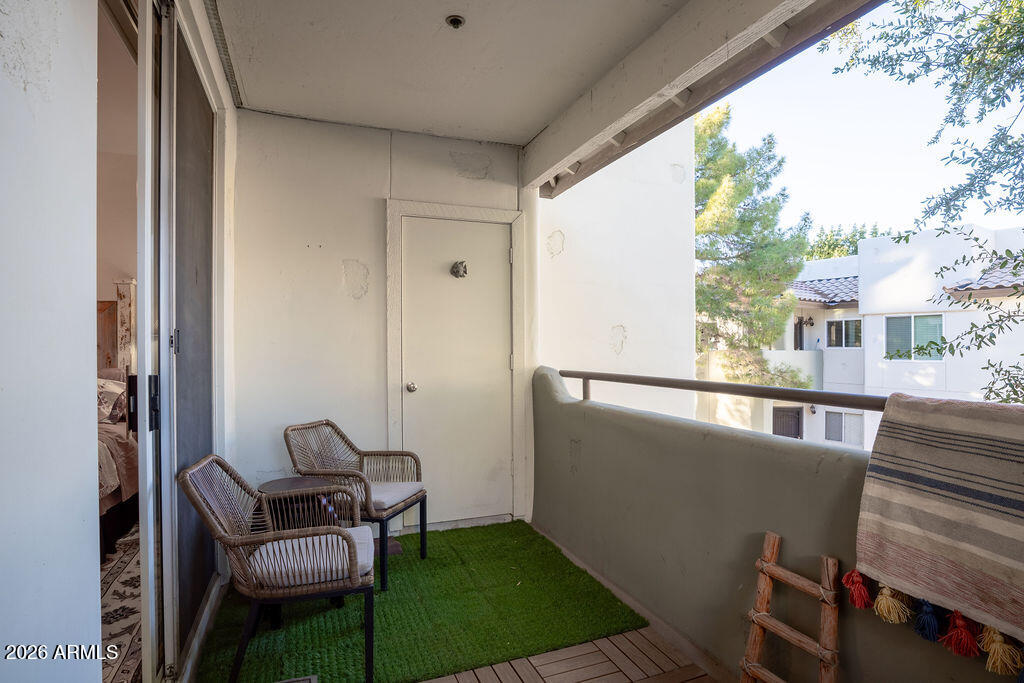LAKESHORE AT ANDERSEN SPRINGS CONDOMINIUM - Residential