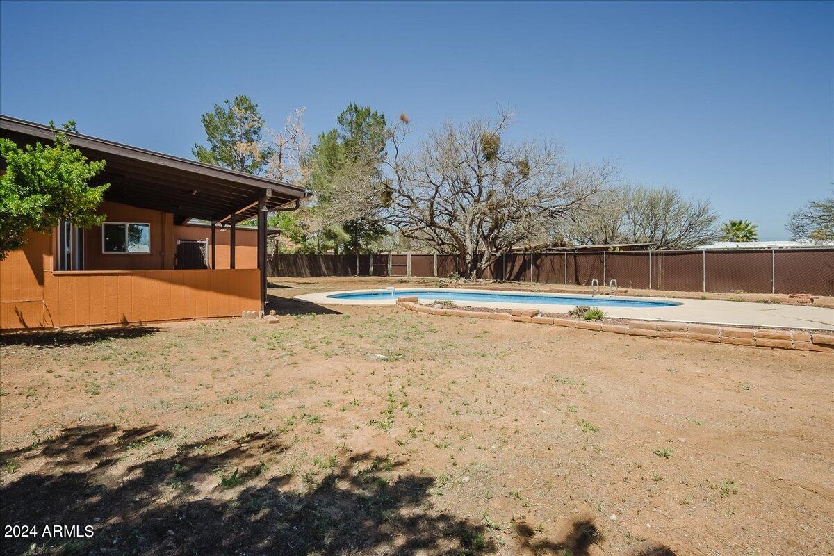 TOWN & COUNTRY ESTATES - Residential