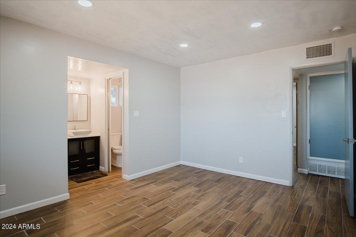 TOWN & COUNTRY ESTATES - Residential