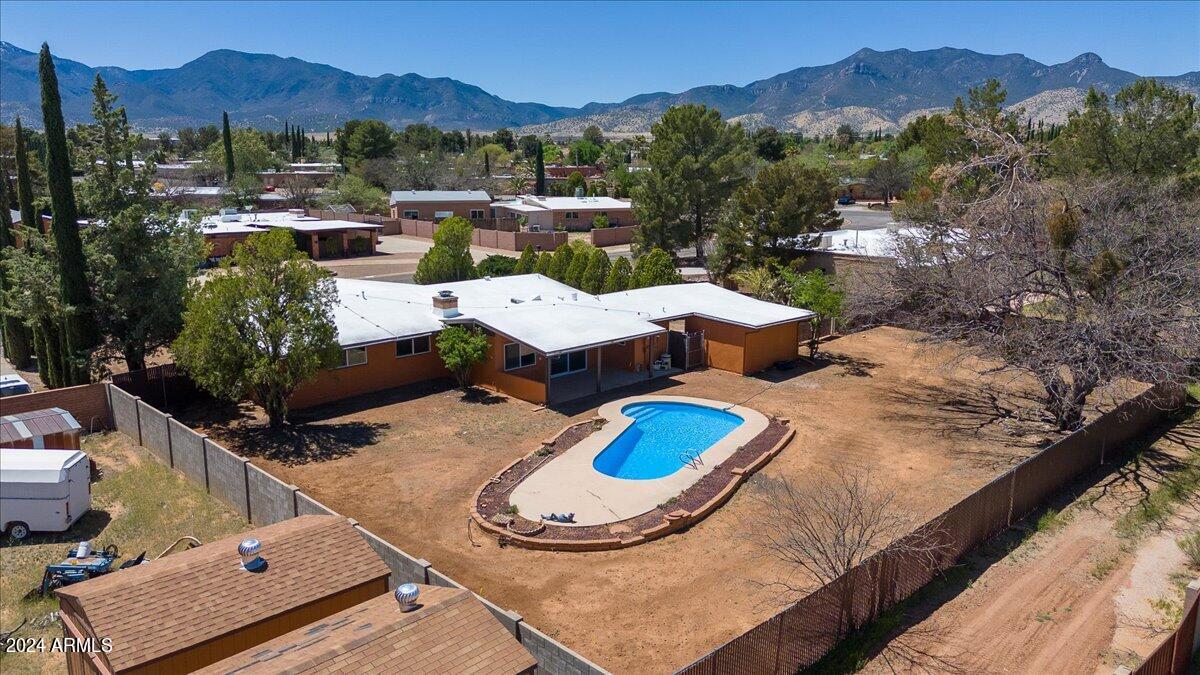 TOWN & COUNTRY ESTATES - Residential