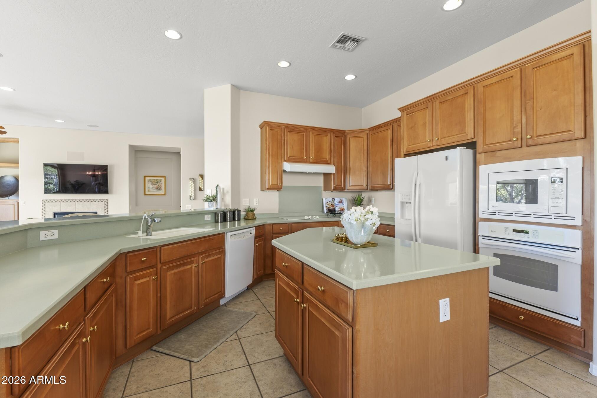 CORTE BELLA COUNTRY CLUB LA SALINAS UNIT 5 - Residential