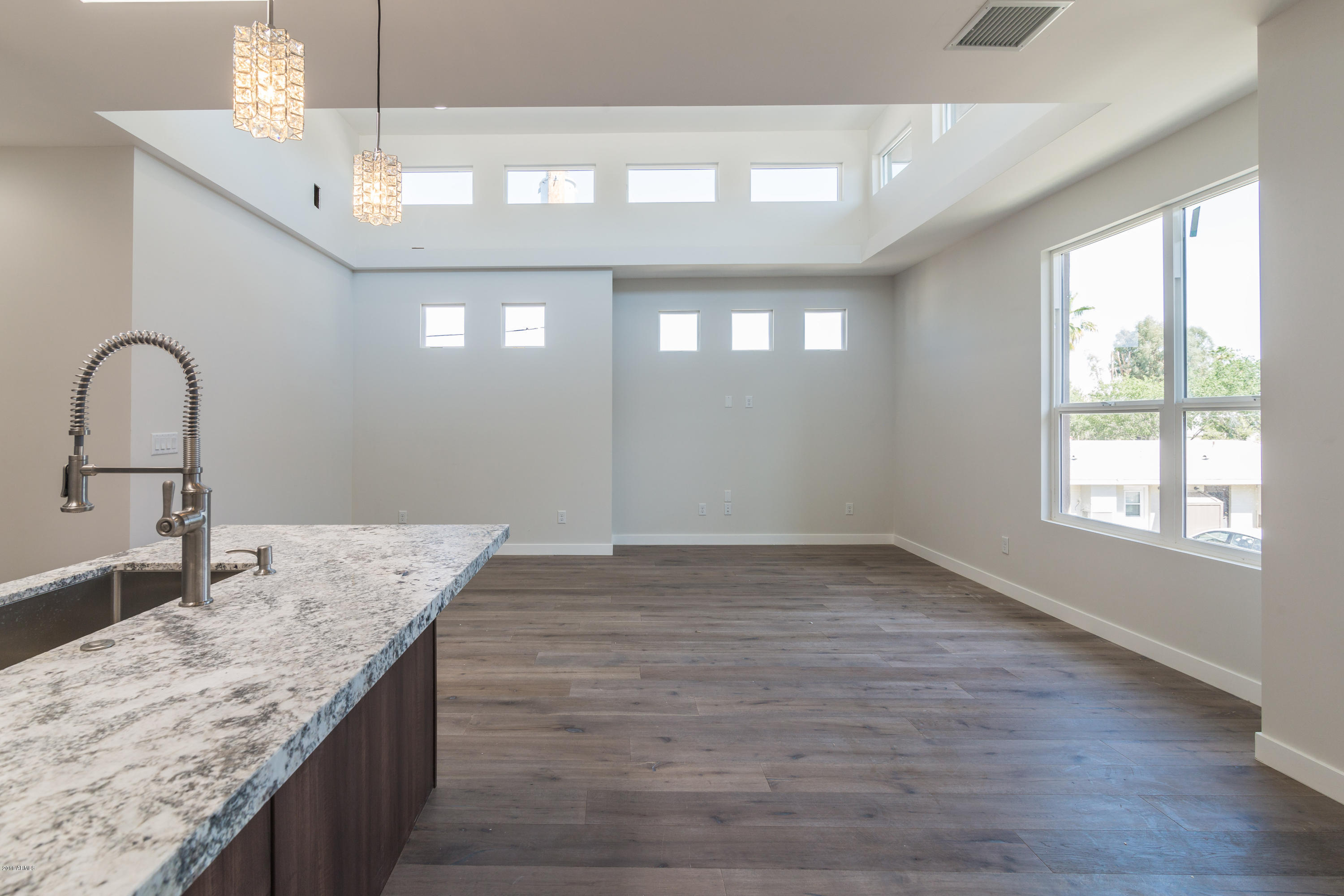 5TH STREET TOWNHOUSES - Residential Income