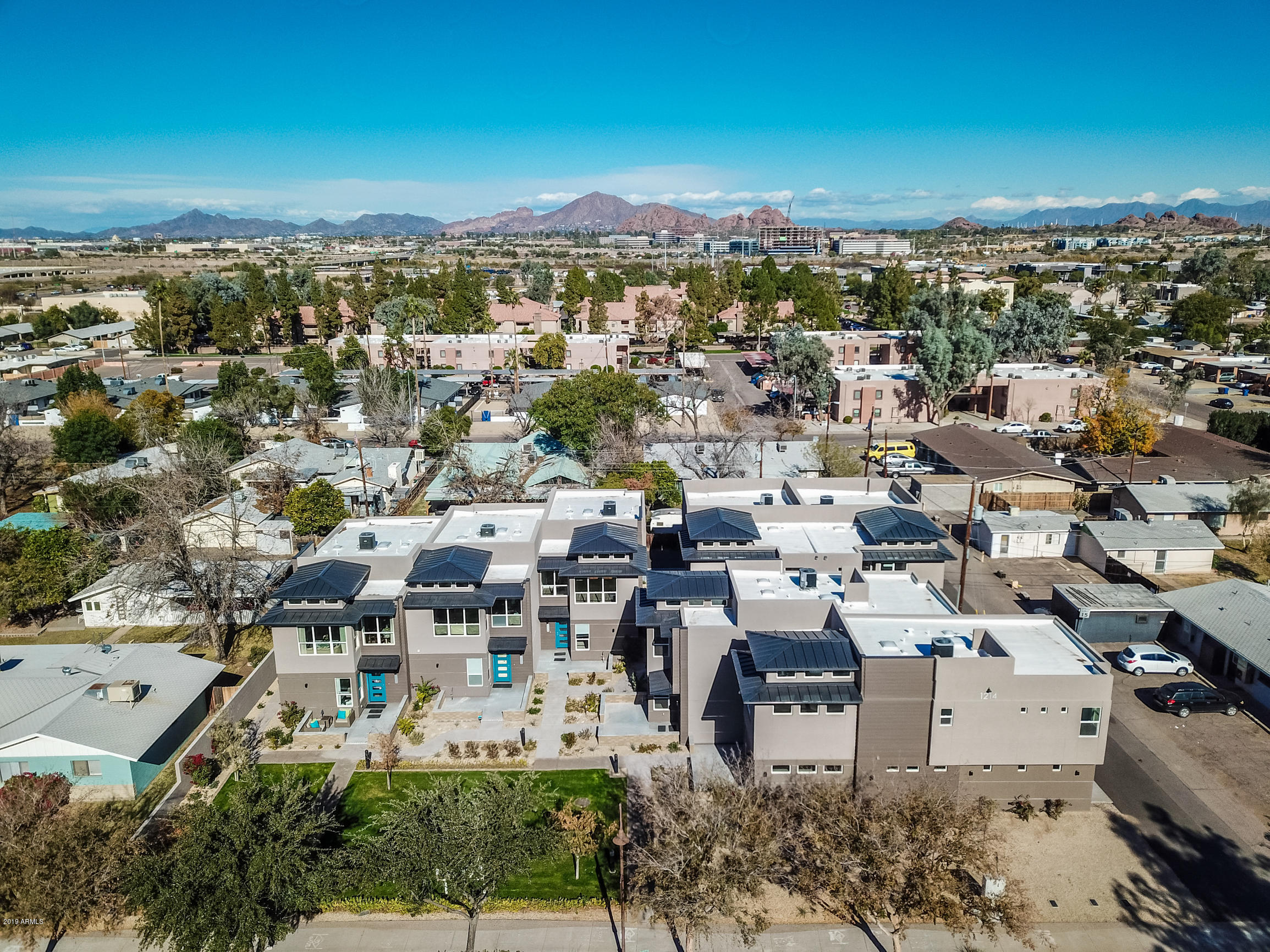 5TH STREET TOWNHOUSES - Residential Income
