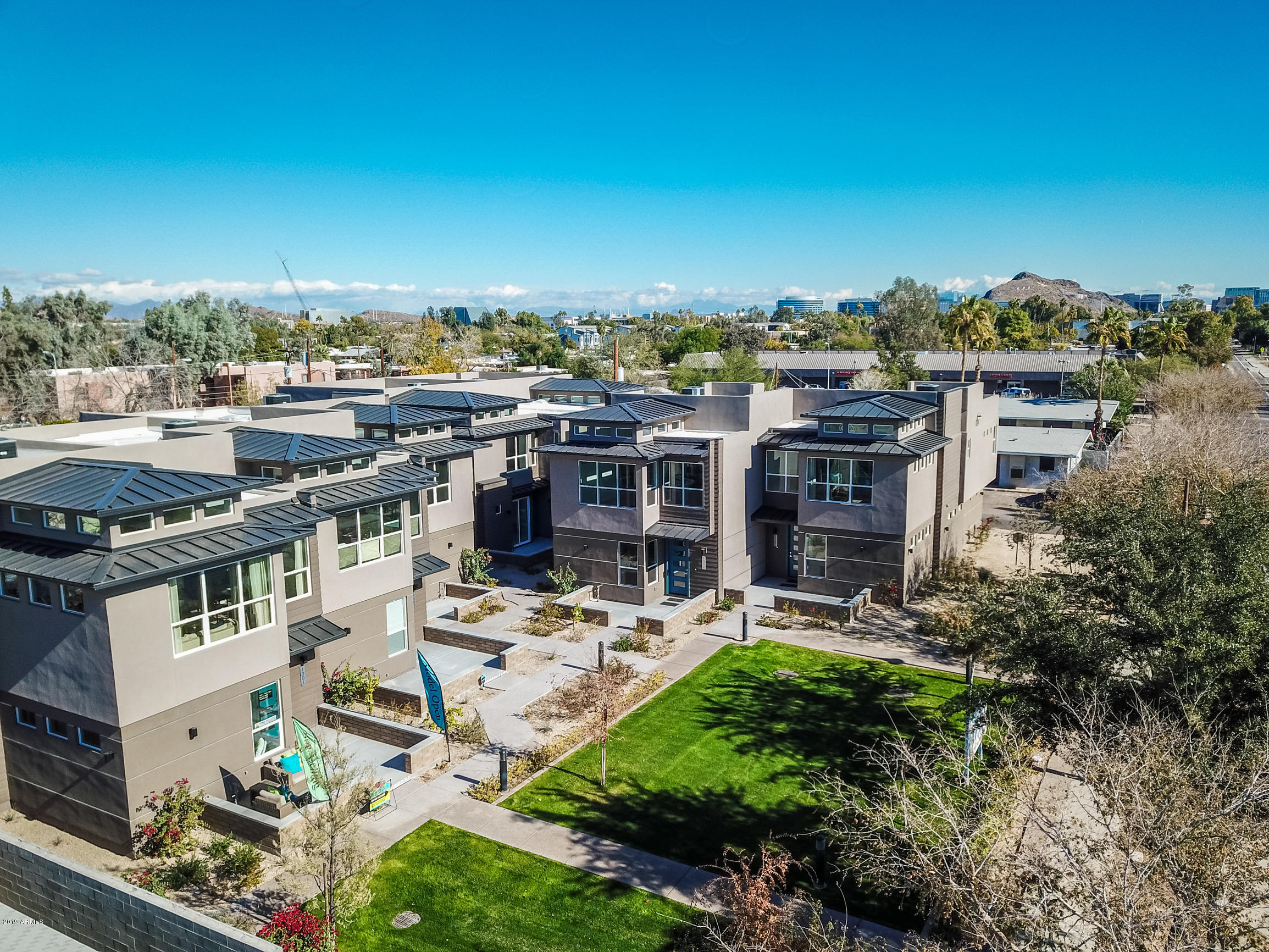 5TH STREET TOWNHOUSES - Residential Income