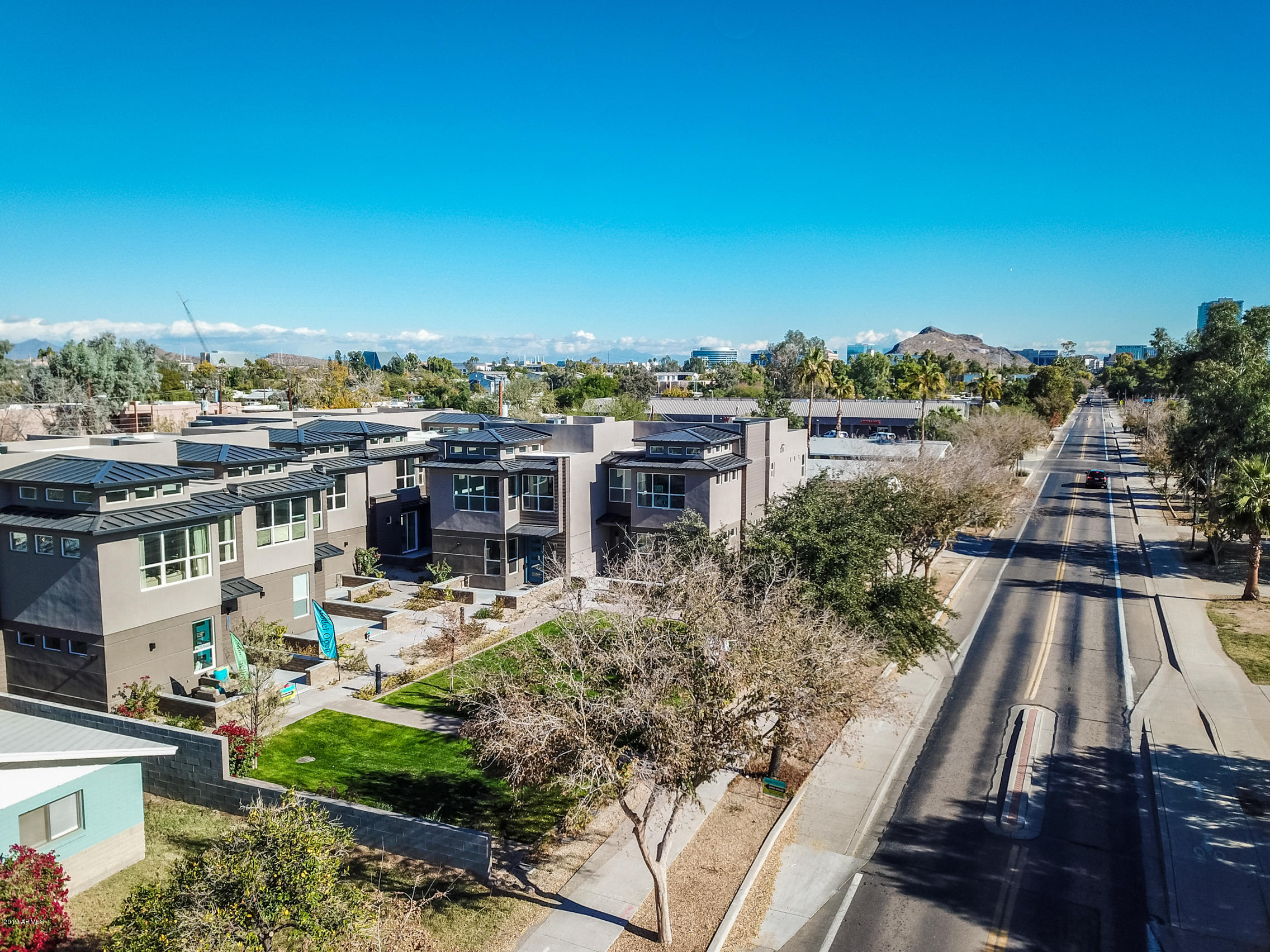 5TH STREET TOWNHOUSES - Residential Income
