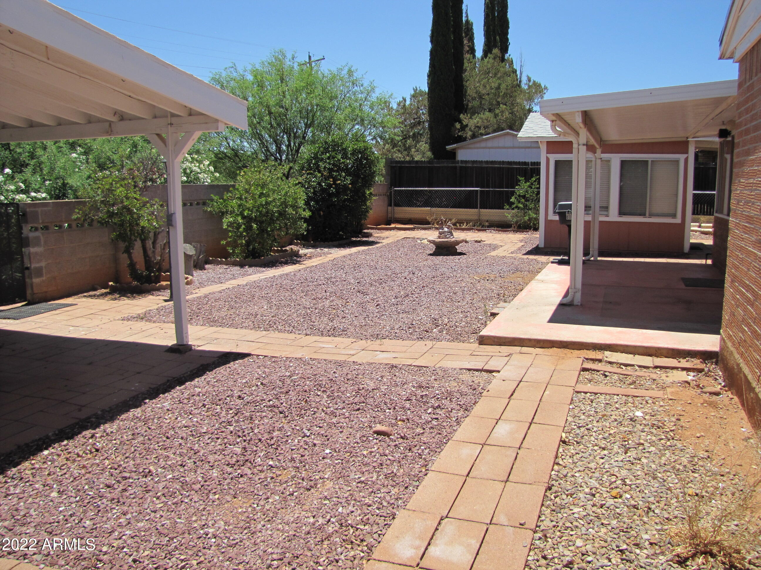KINGS MANOR - Residential Lease