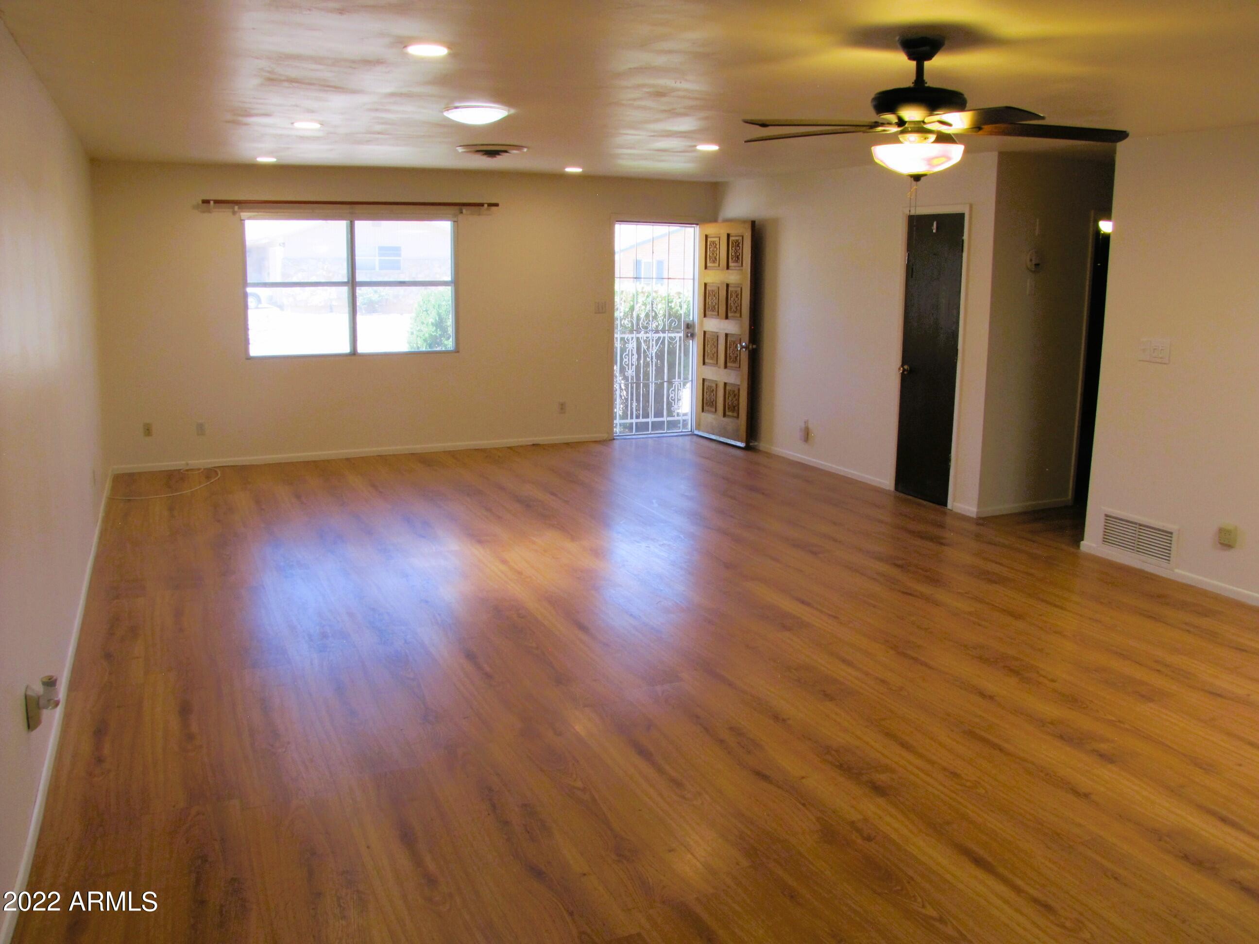 KINGS MANOR - Residential Lease
