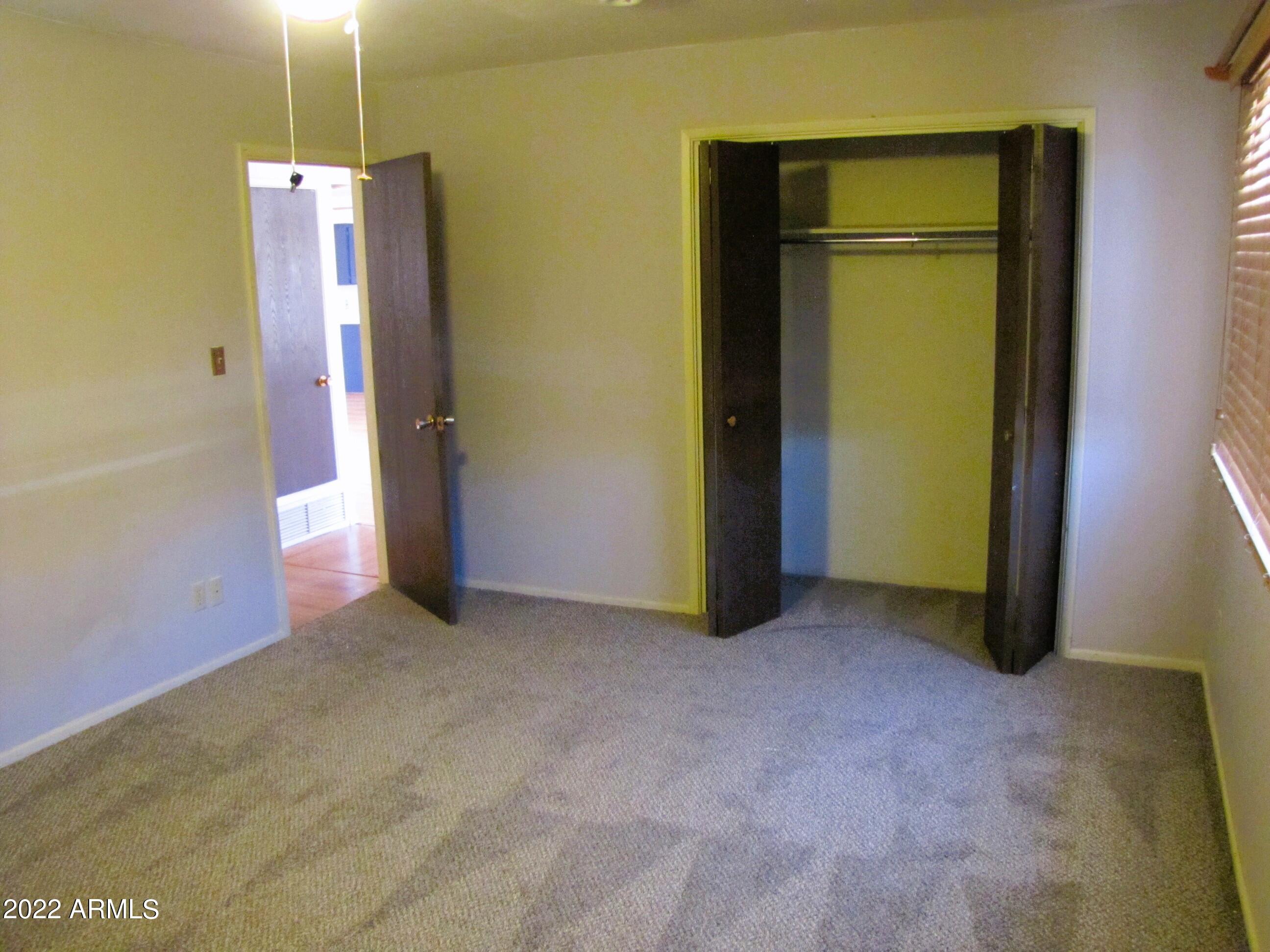 KINGS MANOR - Residential Lease