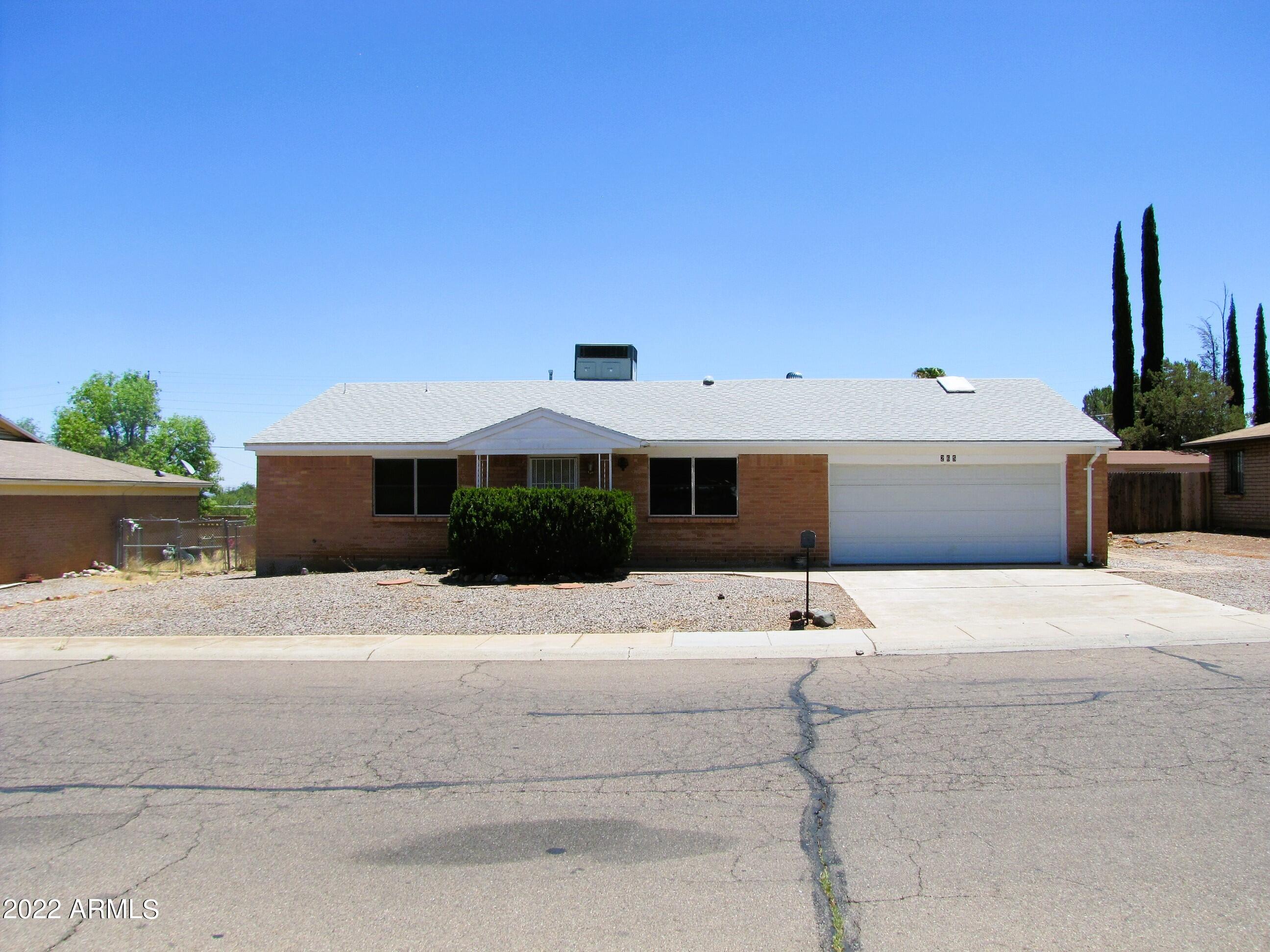 KINGS MANOR - Residential Lease