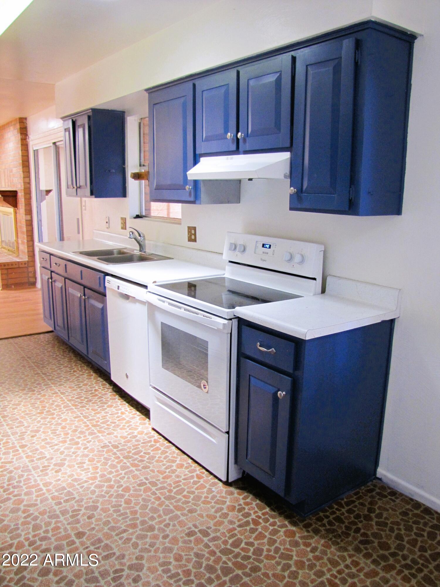 KINGS MANOR - Residential Lease