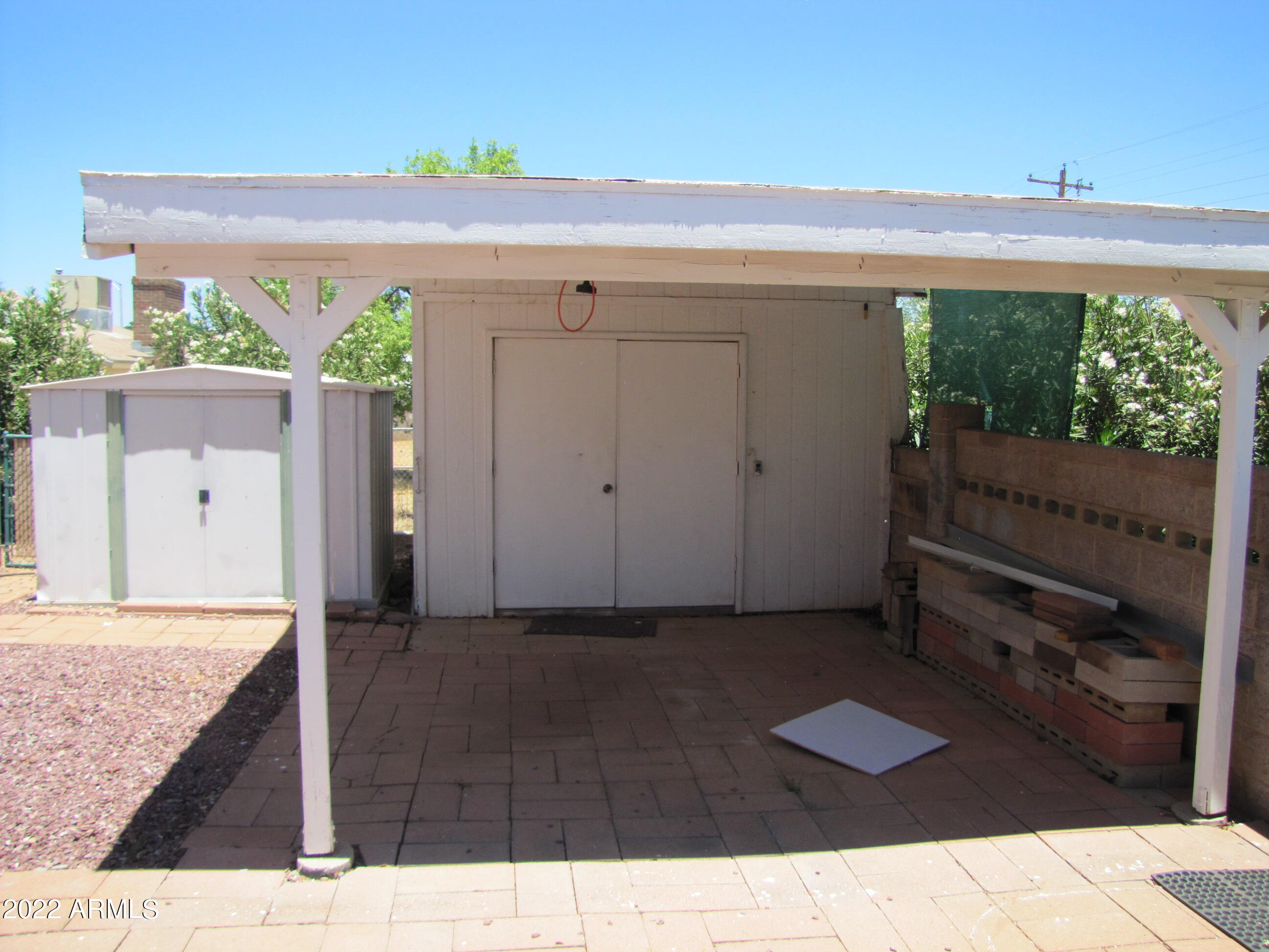 KINGS MANOR - Residential Lease
