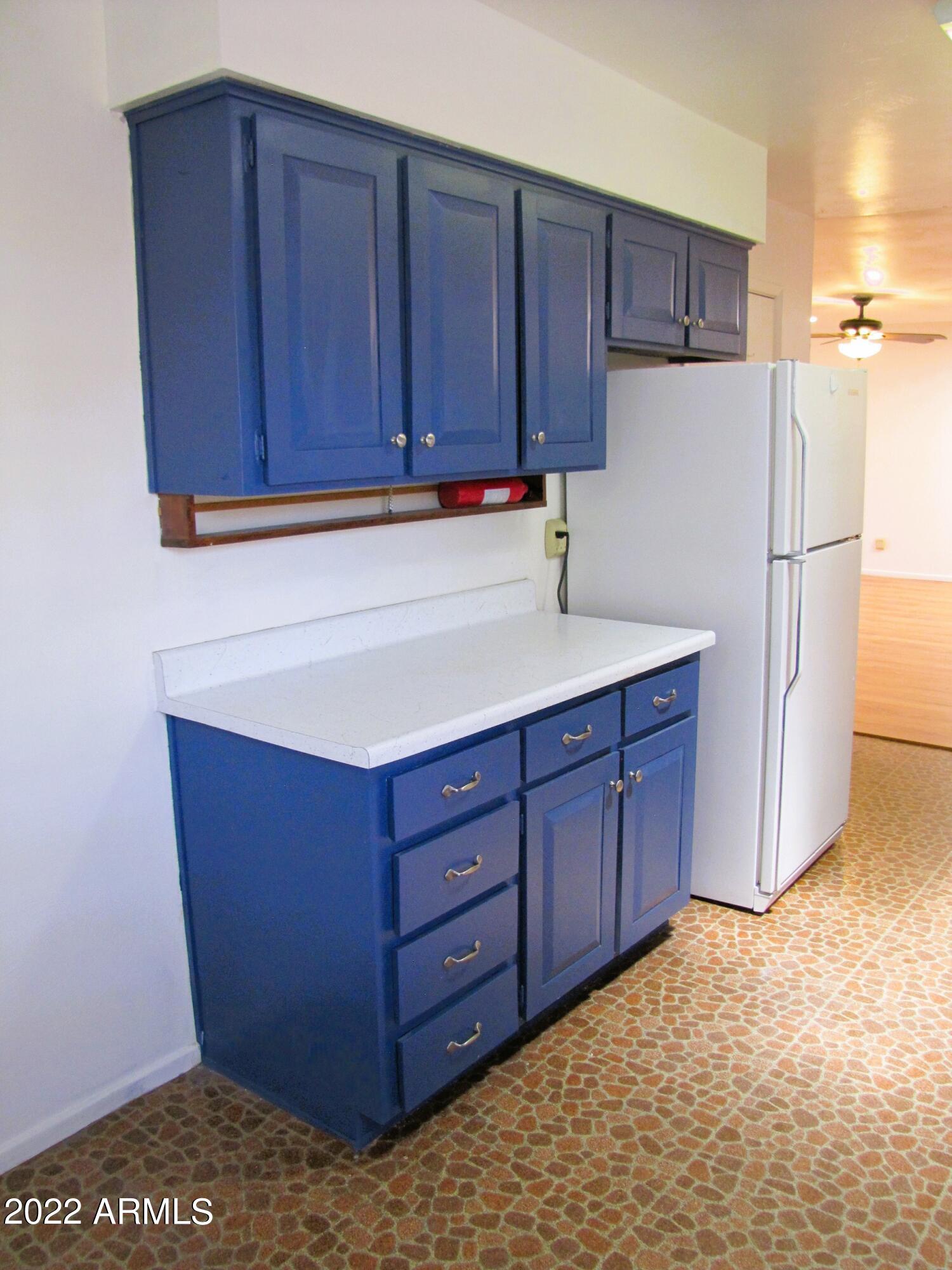 KINGS MANOR - Residential Lease