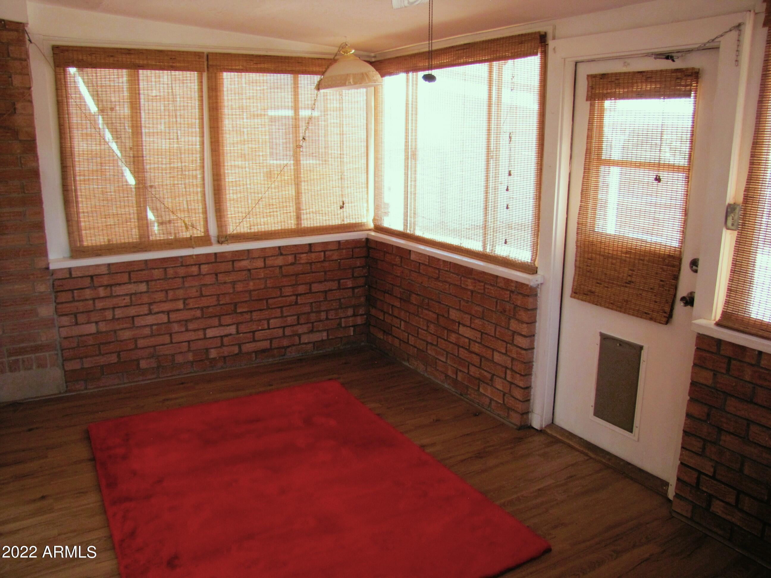 KINGS MANOR - Residential Lease