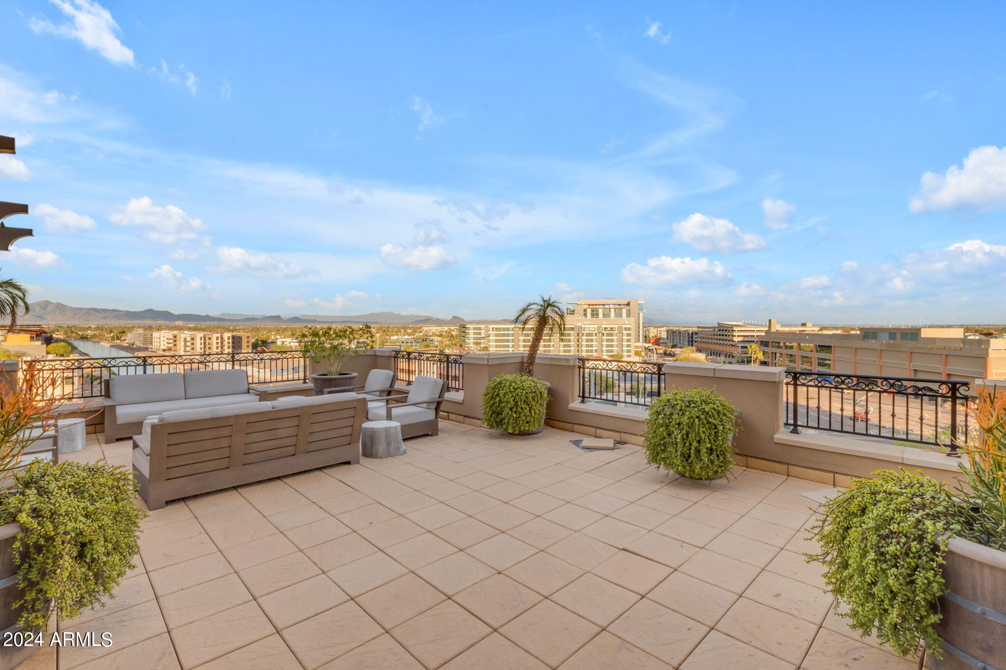 SCOTTSDALE WATERFRONT RESIDENCES CONDOMINIUM - Residential