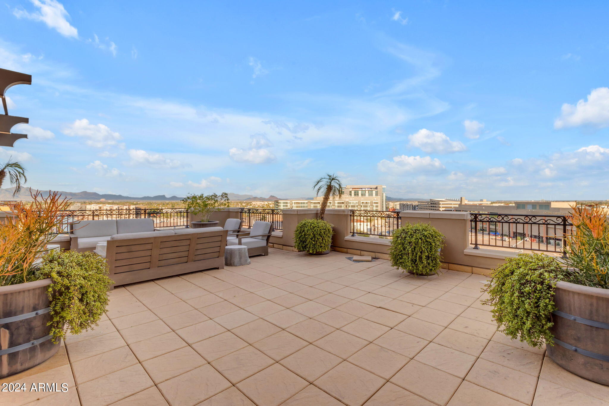 SCOTTSDALE WATERFRONT RESIDENCES CONDOMINIUM - Residential