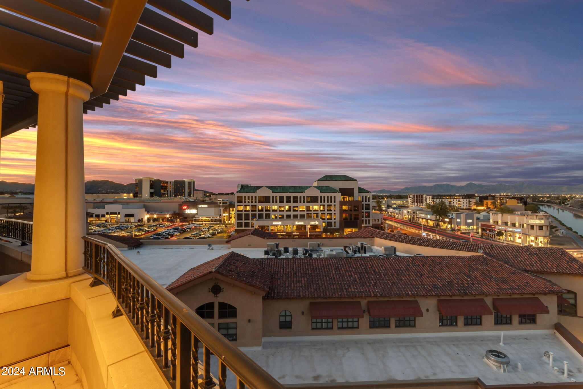 SCOTTSDALE WATERFRONT RESIDENCES CONDOMINIUM - Residential