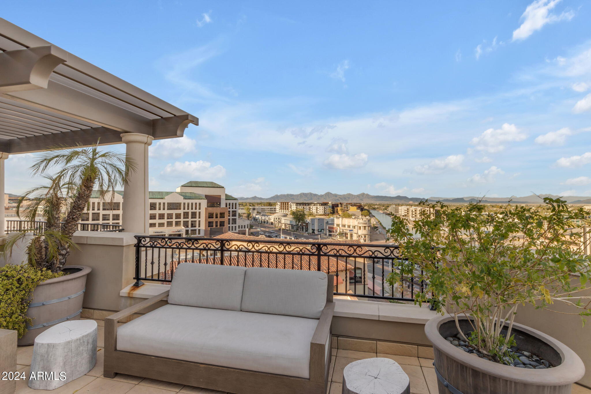 SCOTTSDALE WATERFRONT RESIDENCES CONDOMINIUM - Residential