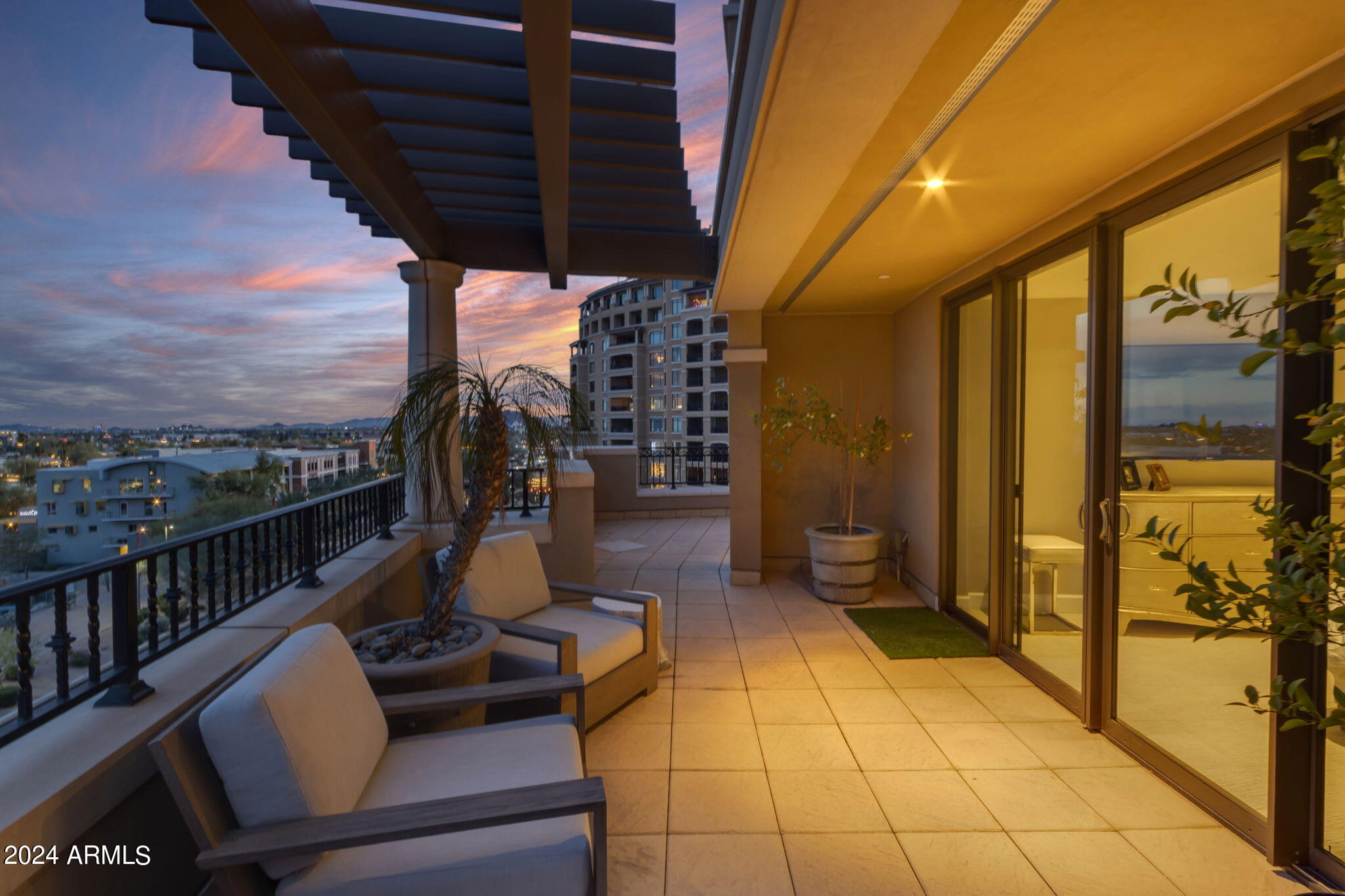 SCOTTSDALE WATERFRONT RESIDENCES CONDOMINIUM - Residential