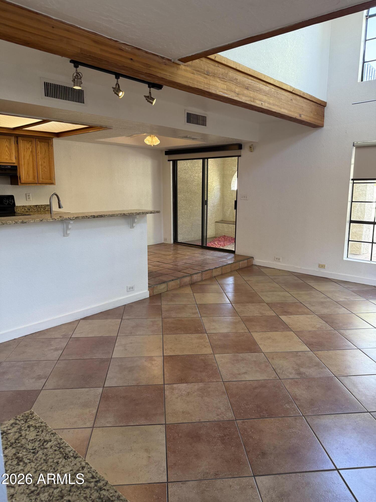 POINTE SOUTH MOUNTAIN UNIT 4 AMD - Residential Lease
