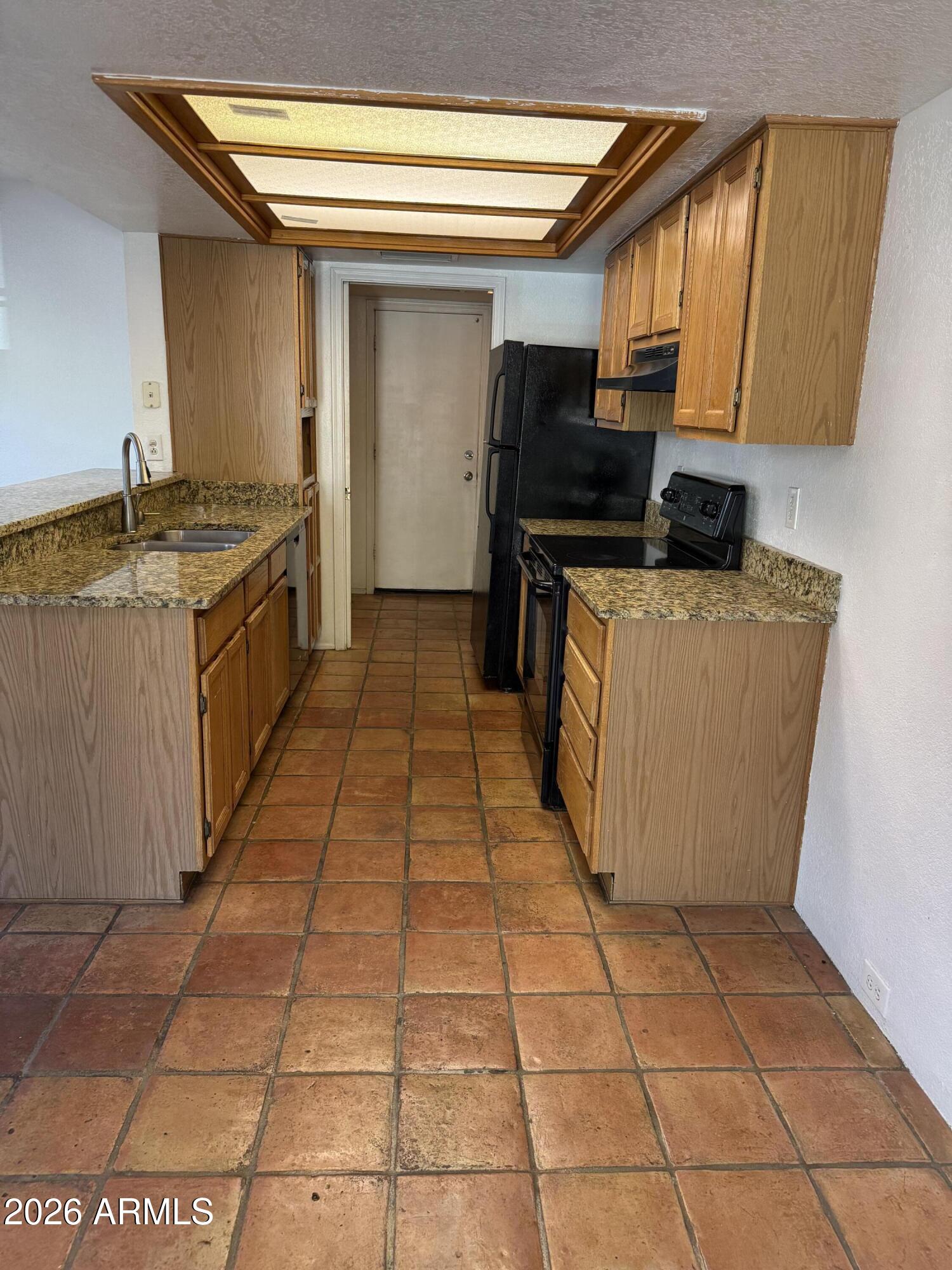 POINTE SOUTH MOUNTAIN UNIT 4 AMD - Residential Lease