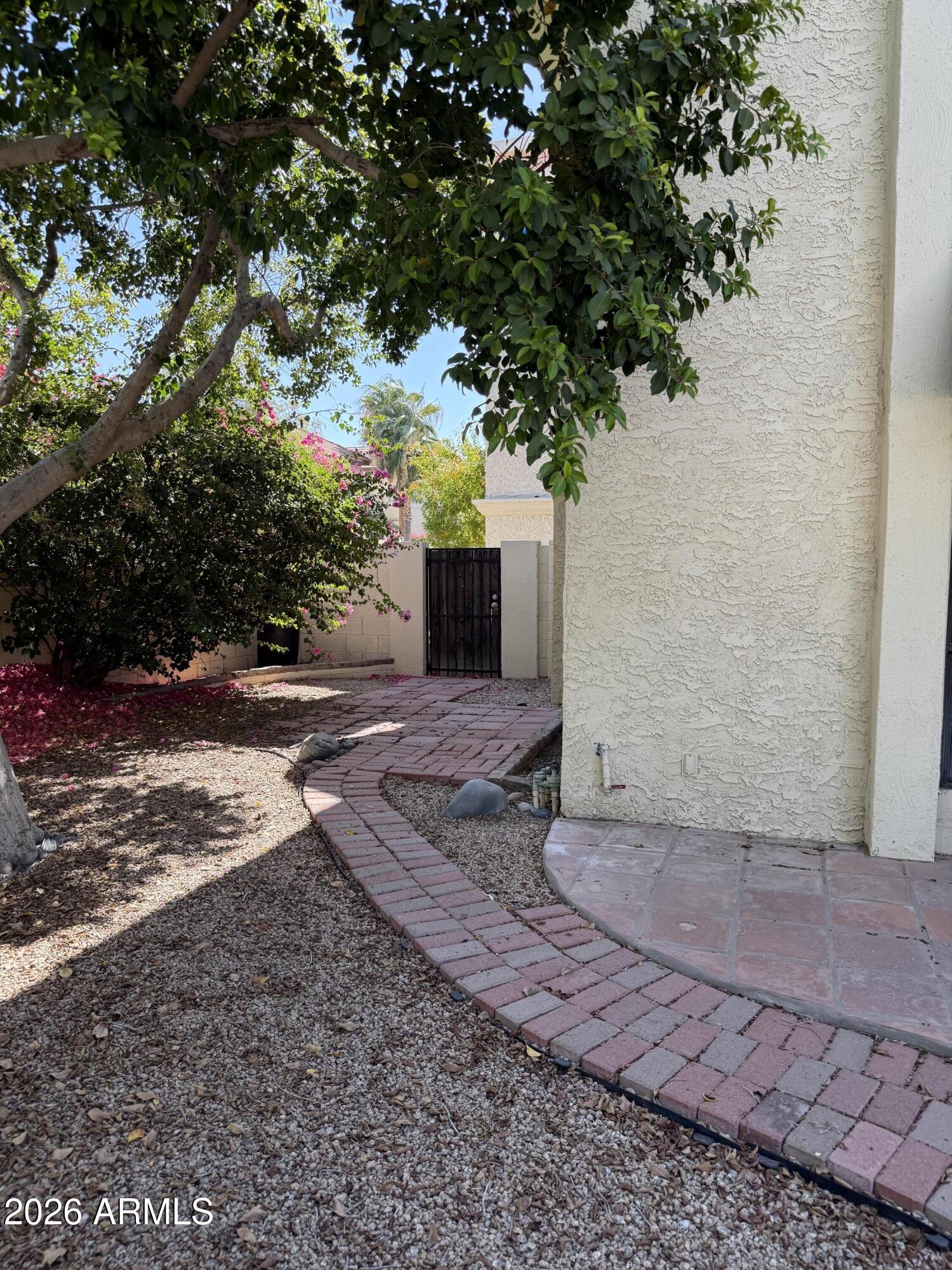 POINTE SOUTH MOUNTAIN UNIT 4 AMD - Residential Lease