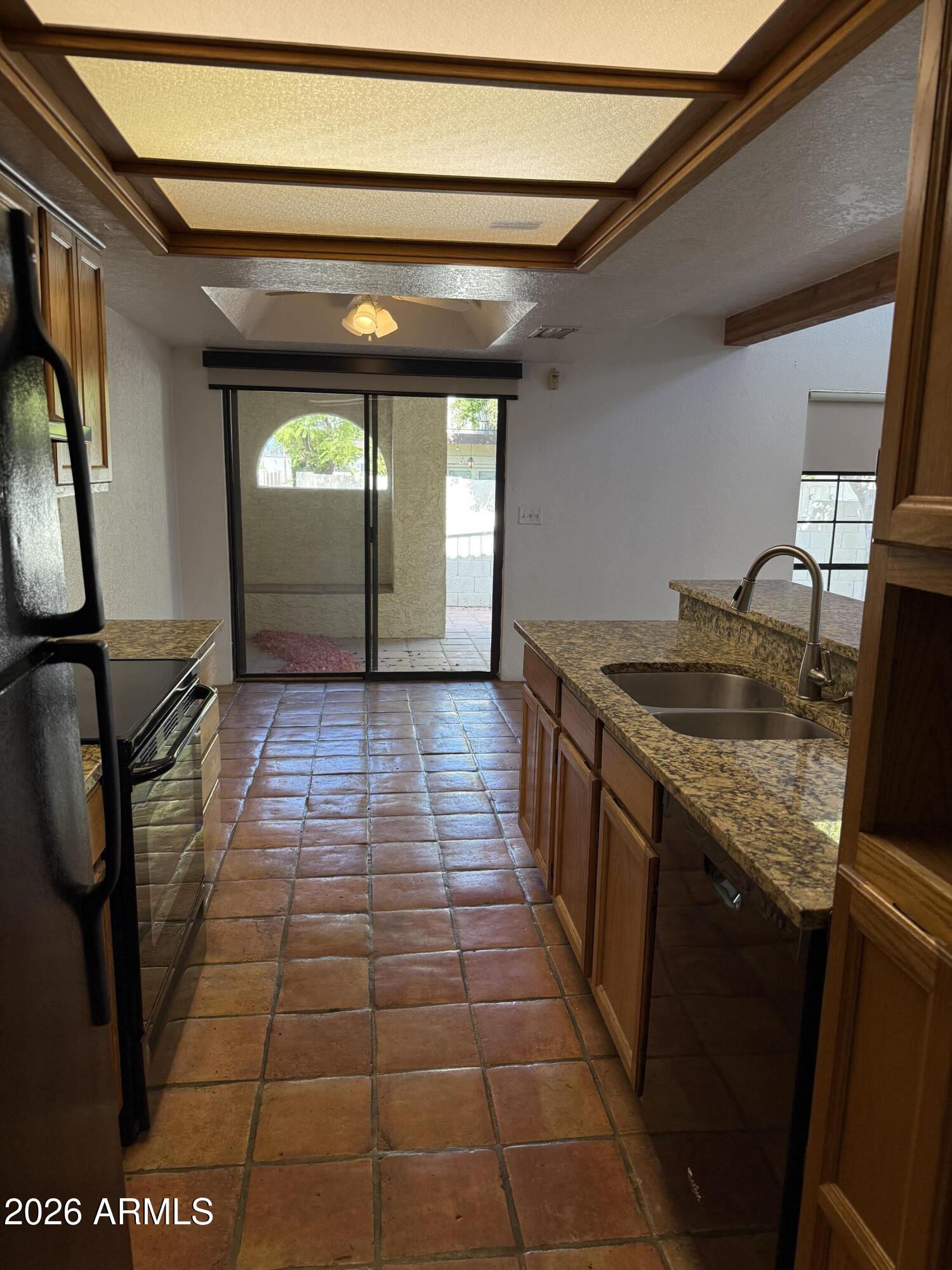 POINTE SOUTH MOUNTAIN UNIT 4 AMD - Residential Lease