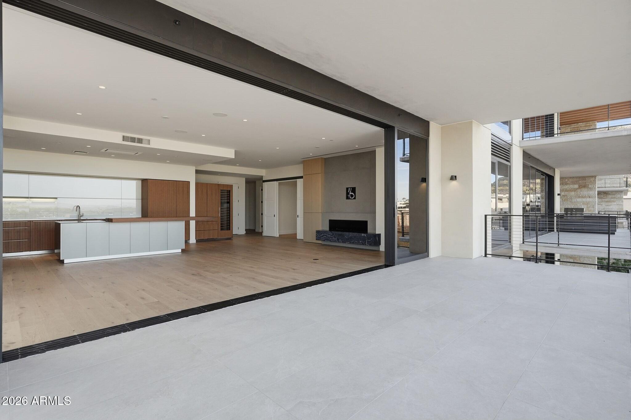 PHOENICIAN - Residential