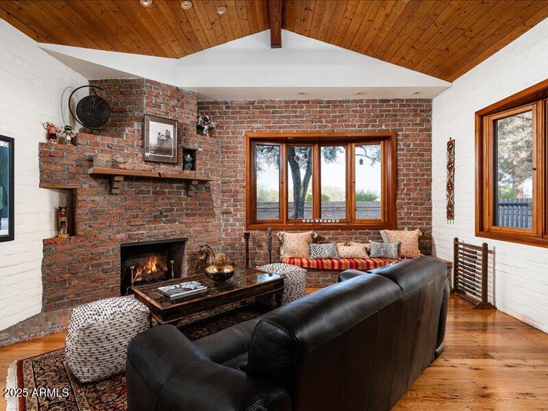 BRET HILLS - Residential