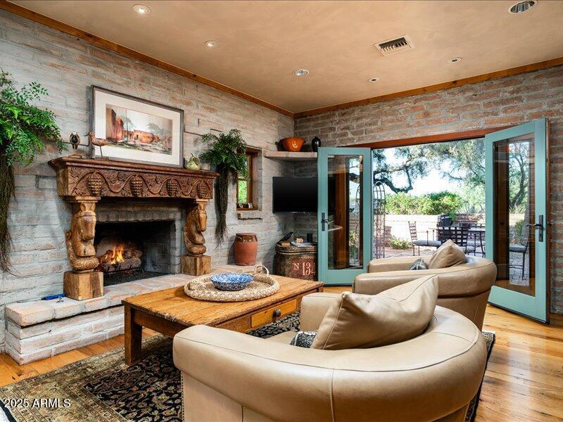 BRET HILLS - Residential