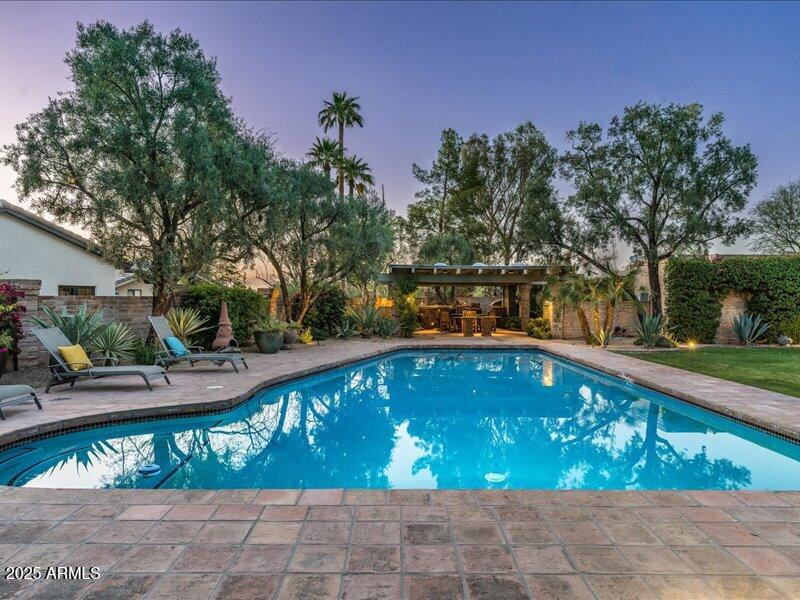 BRET HILLS - Residential