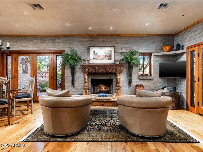 BRET HILLS - Residential