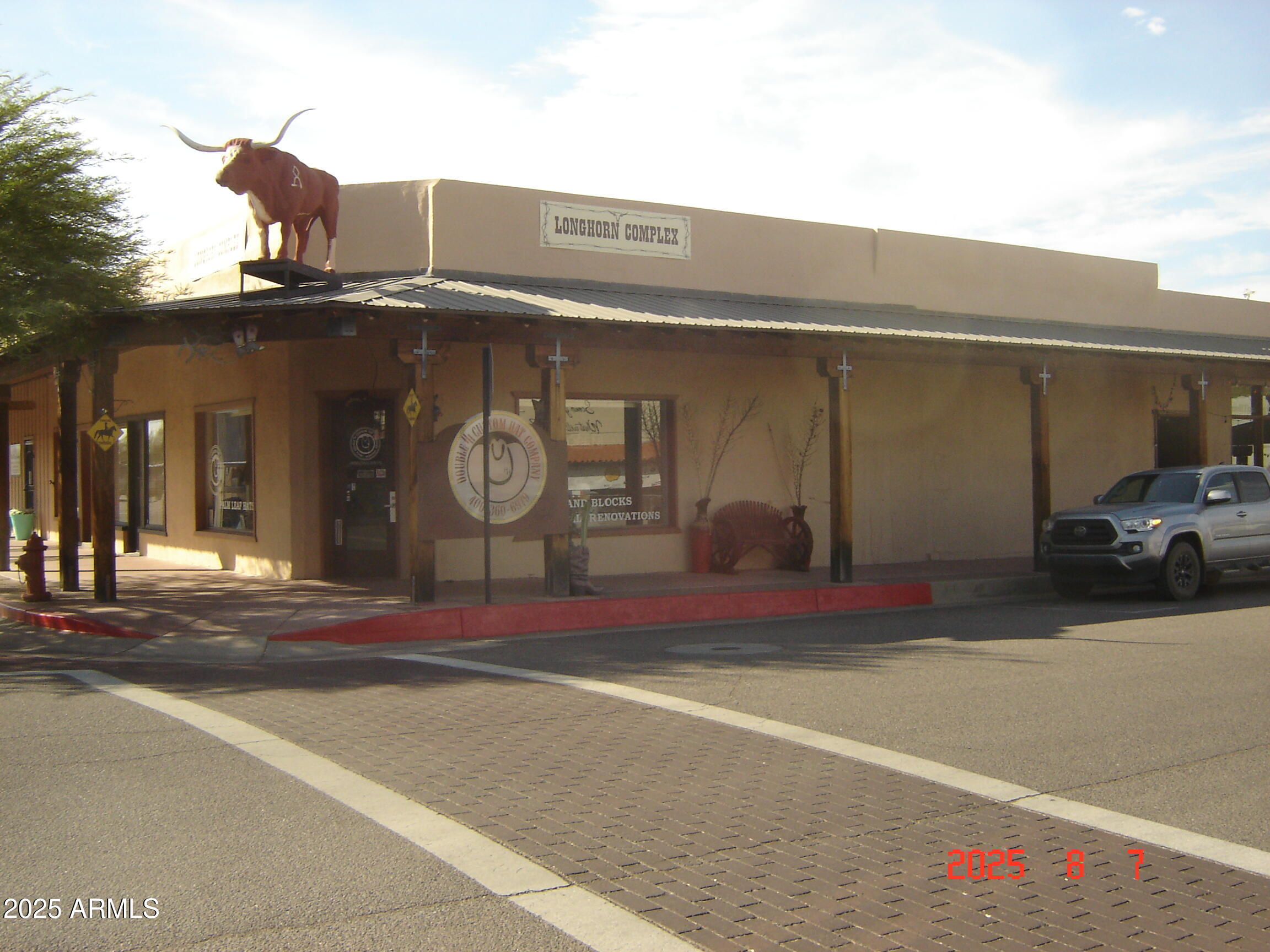 Want your business to be in the heart of downtown Wickenburg, this is it. Located in a thriving downtown area. Lots of retail stores around us. Unit has been upgraded on floors and paint recently. Check it out.