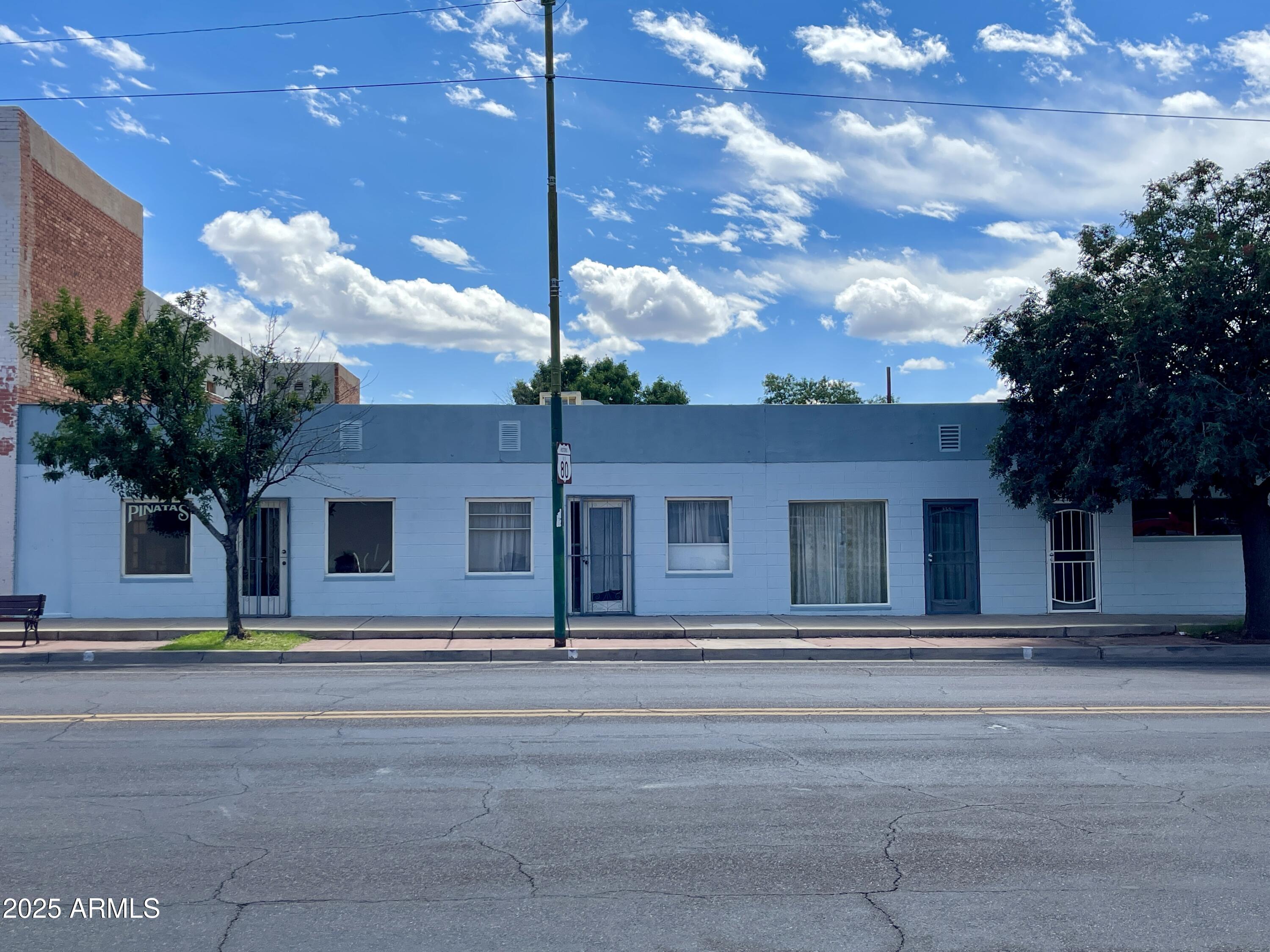DOUGLAS - Commercial Sale