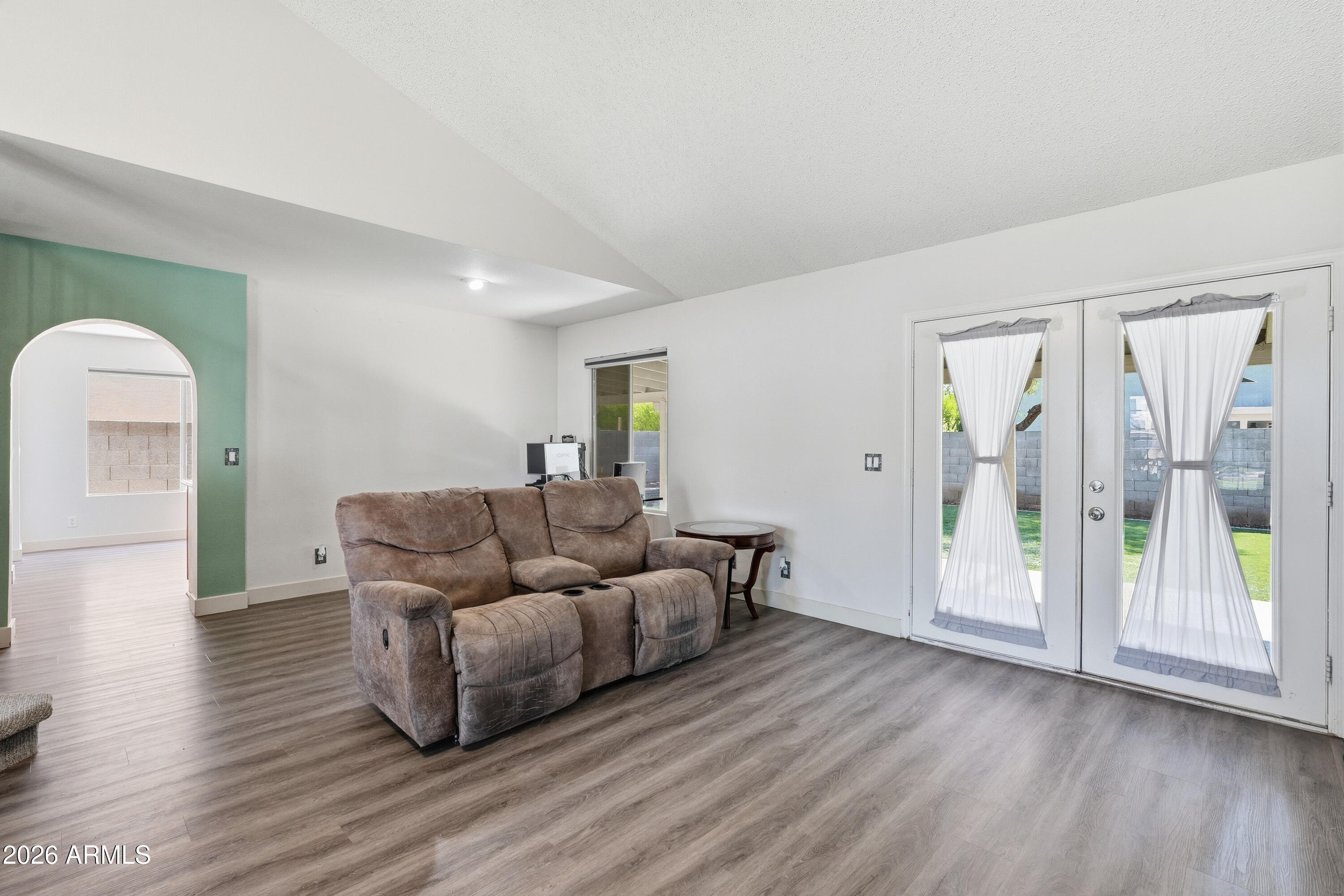 TWELVE OAKS - Residential