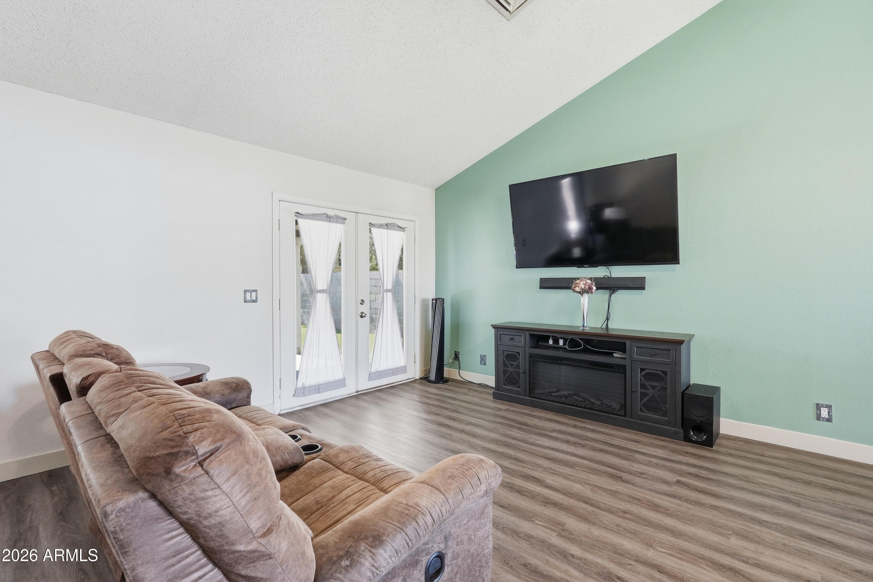 TWELVE OAKS - Residential