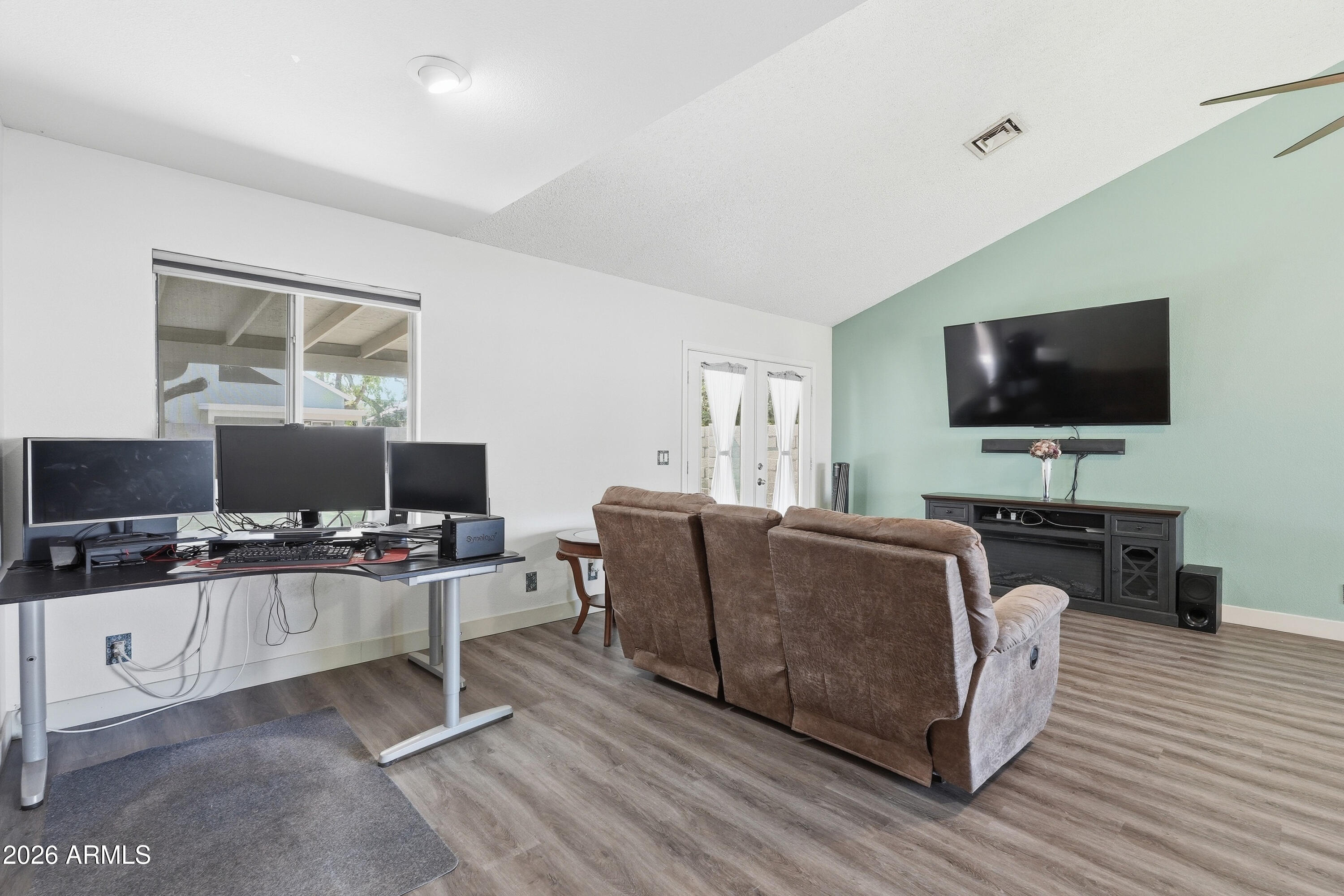 TWELVE OAKS - Residential