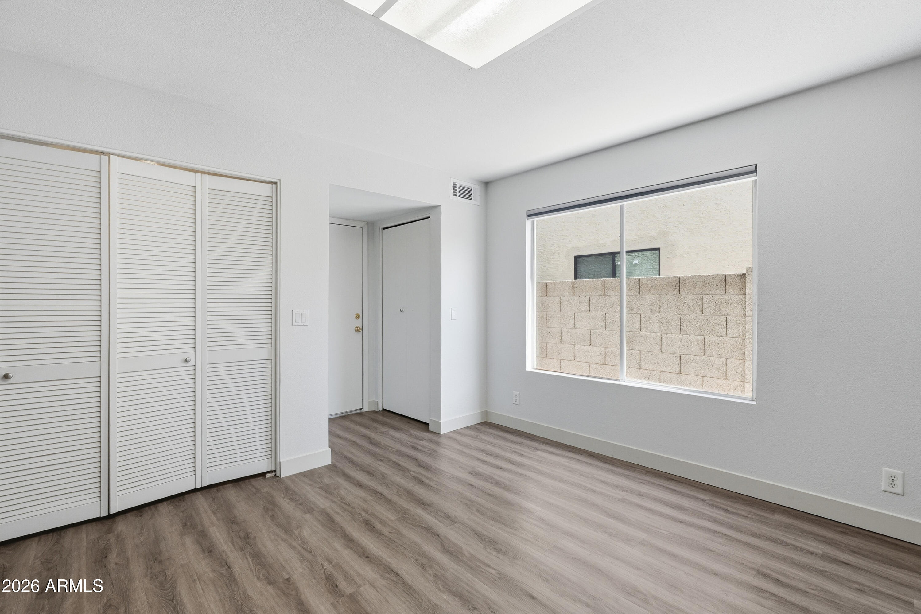 TWELVE OAKS - Residential