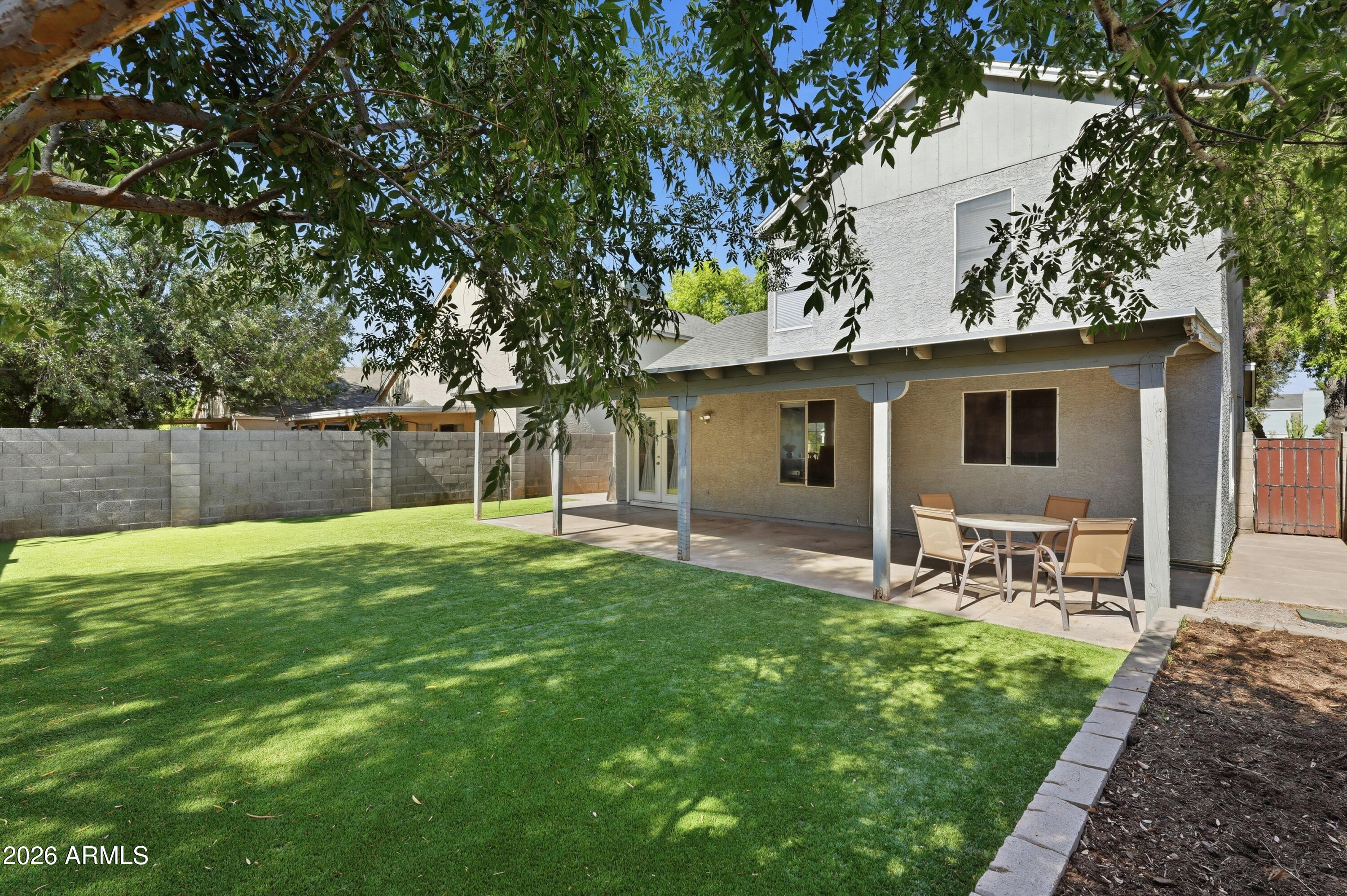 TWELVE OAKS - Residential