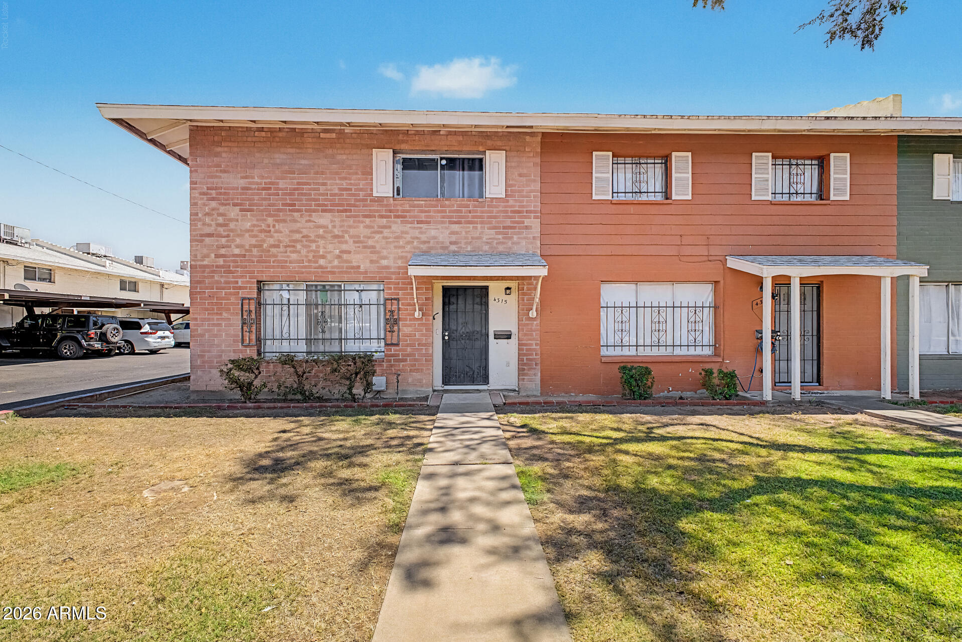 WEST PLAZA TOWNHOUSE - Residential