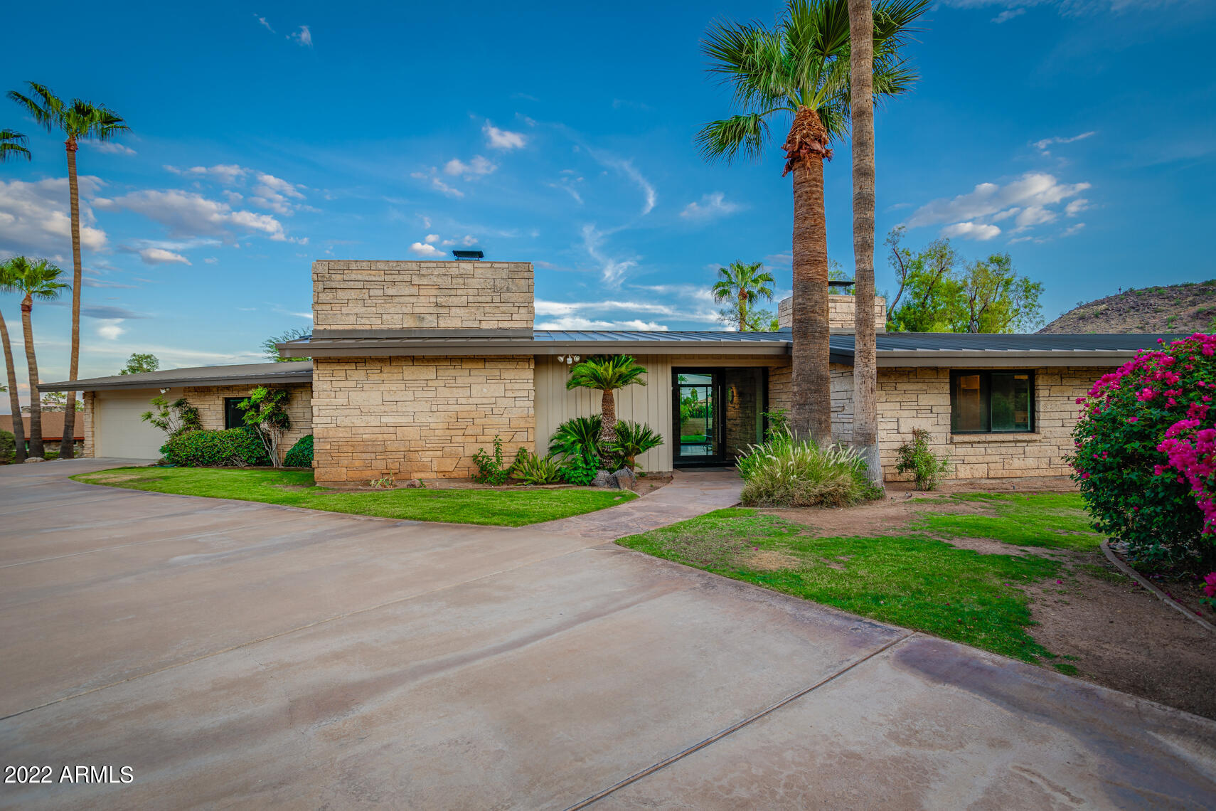 ROLLING HILLS - Residential