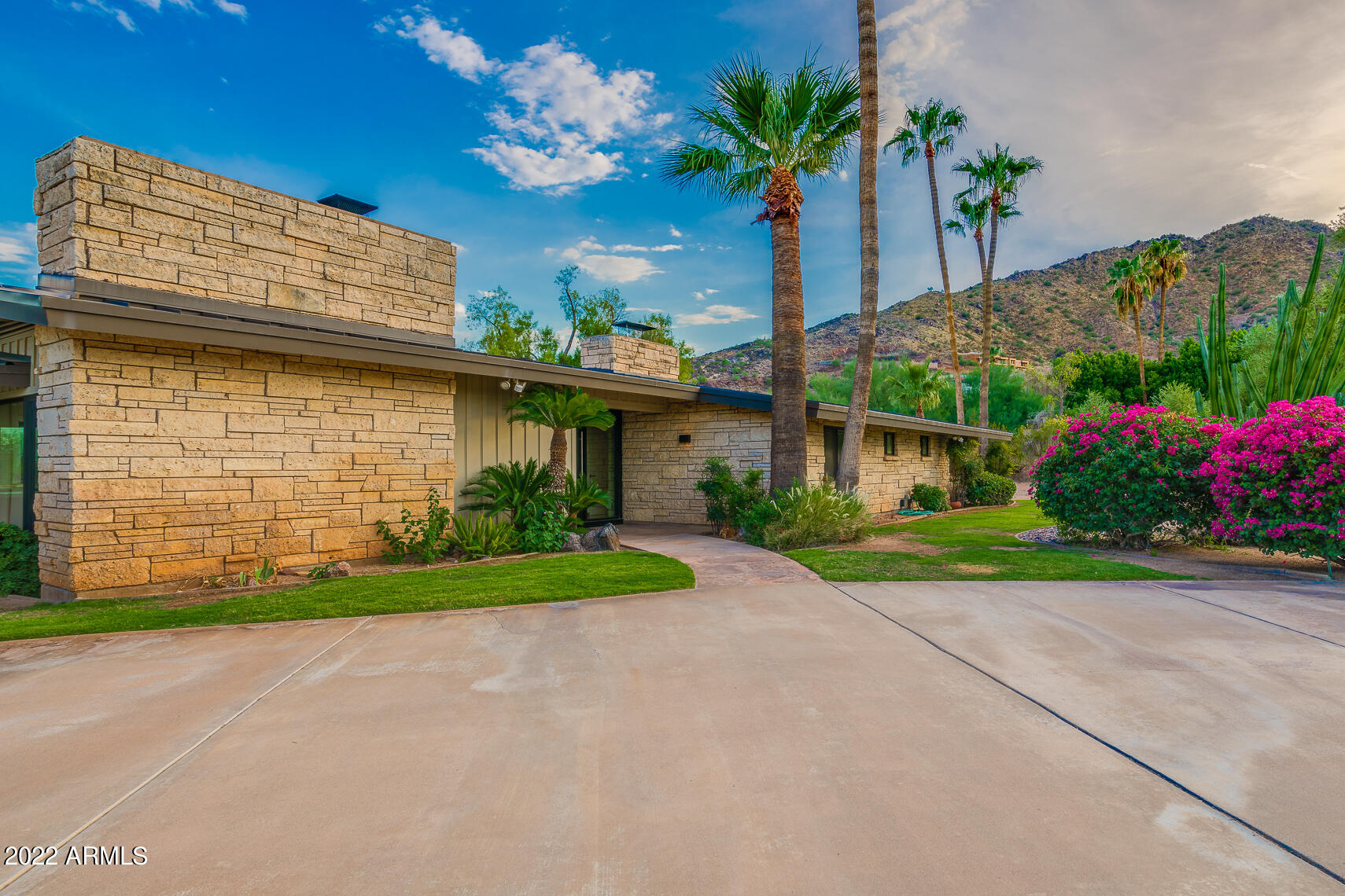 ROLLING HILLS - Residential