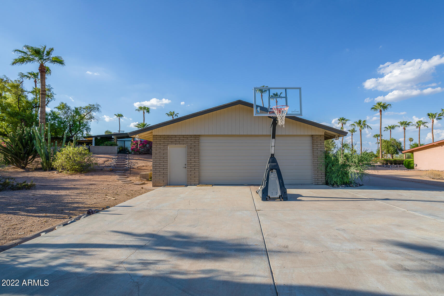 ROLLING HILLS - Residential