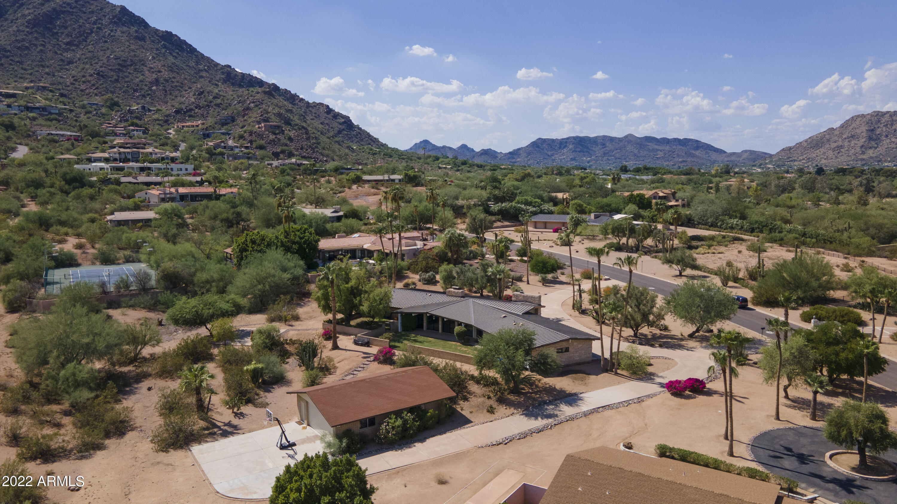 ROLLING HILLS - Residential
