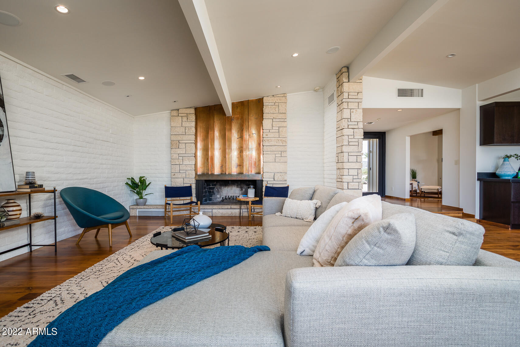 ROLLING HILLS - Residential