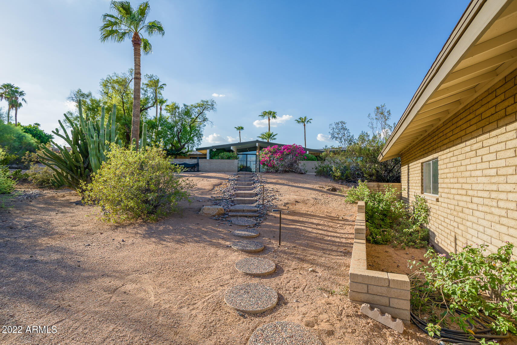 ROLLING HILLS - Residential