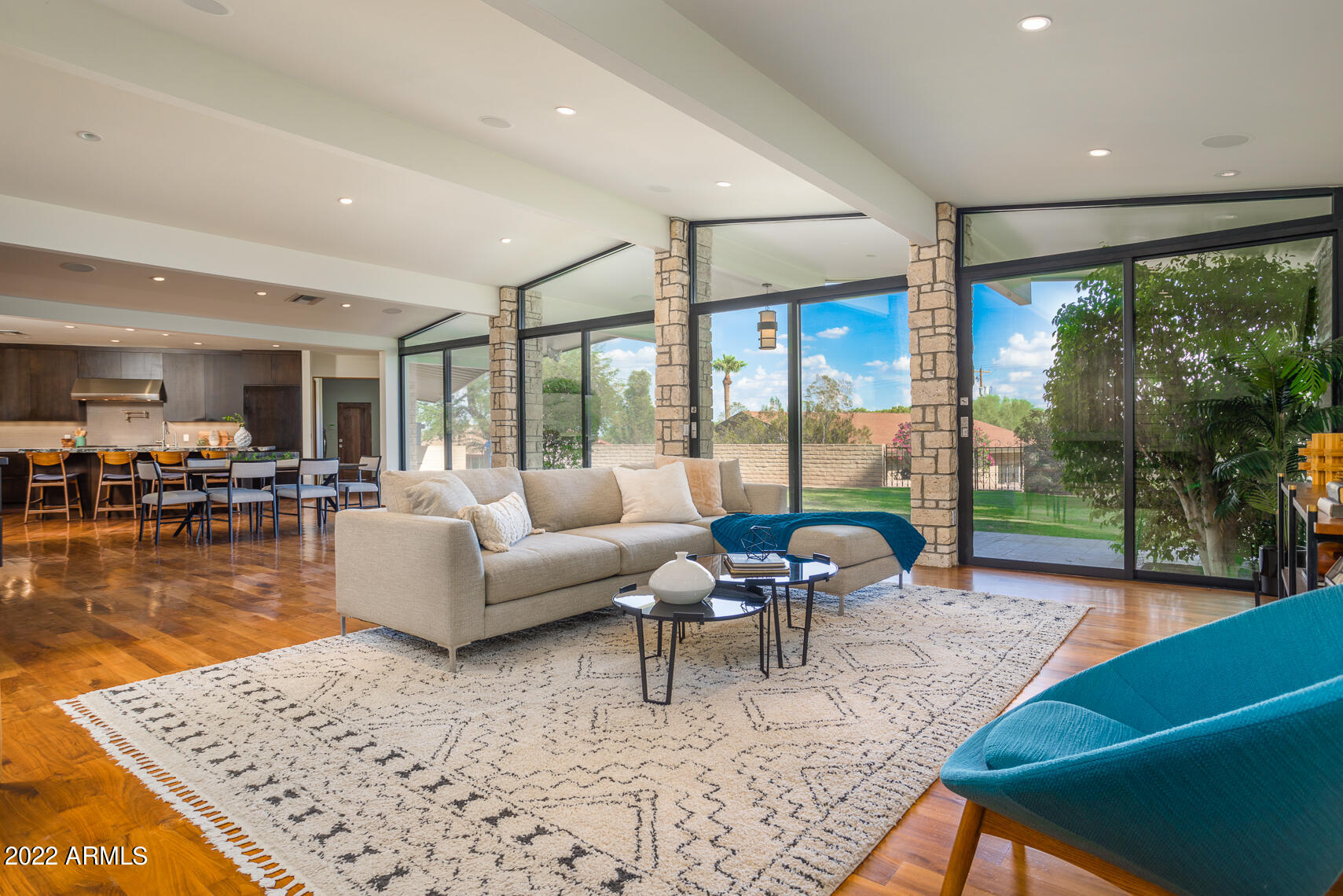 ROLLING HILLS - Residential