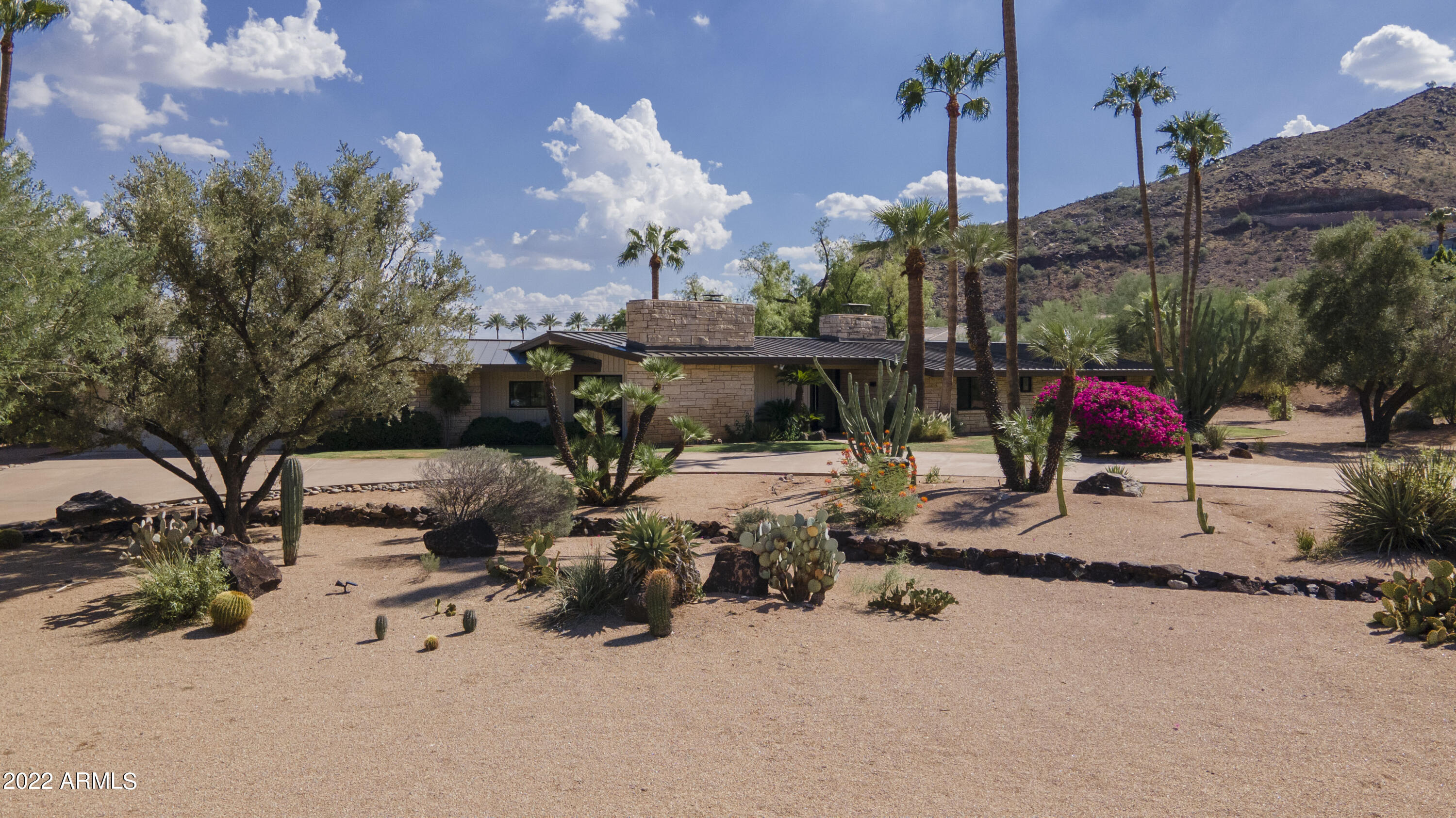 ROLLING HILLS - Residential