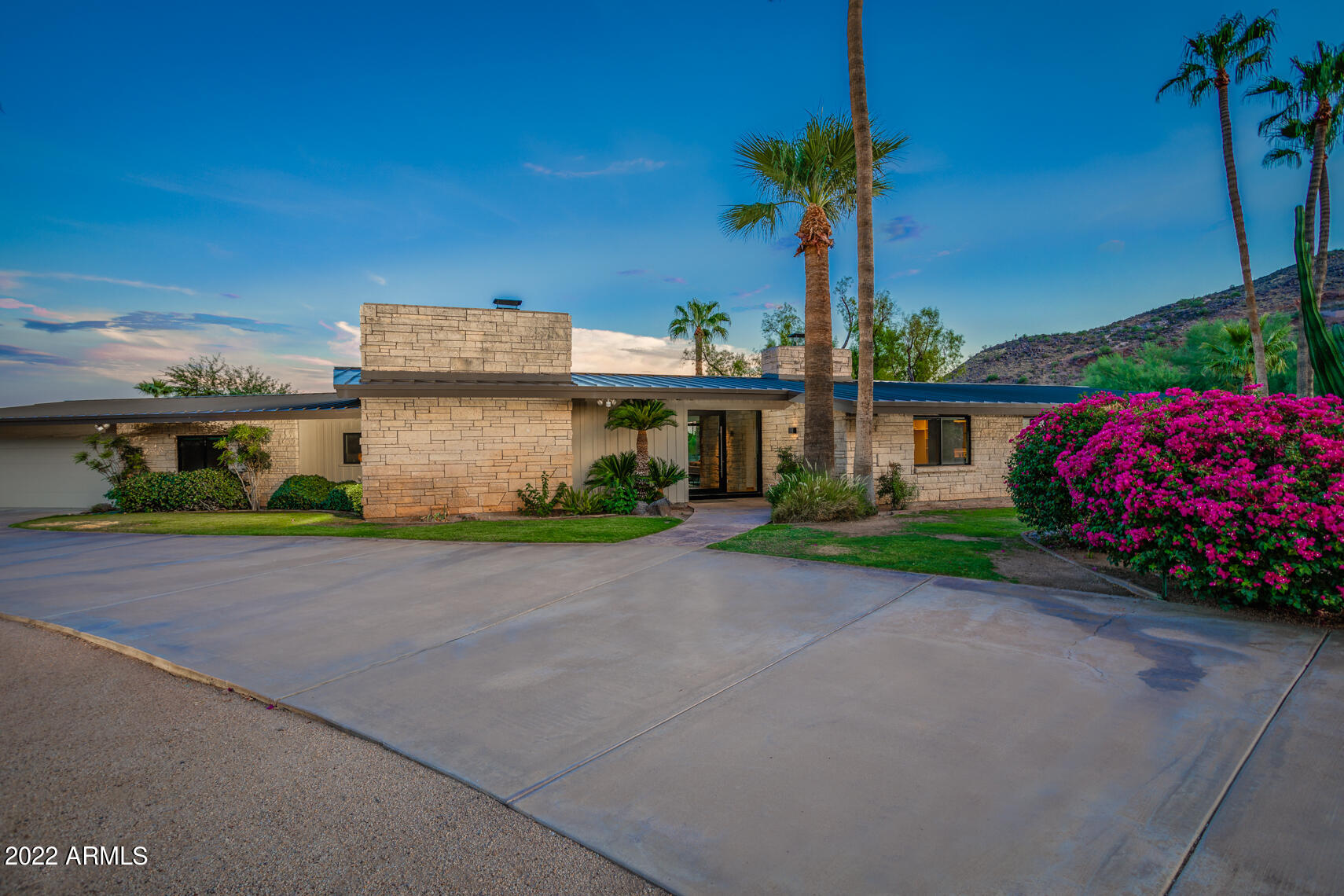 ROLLING HILLS - Residential