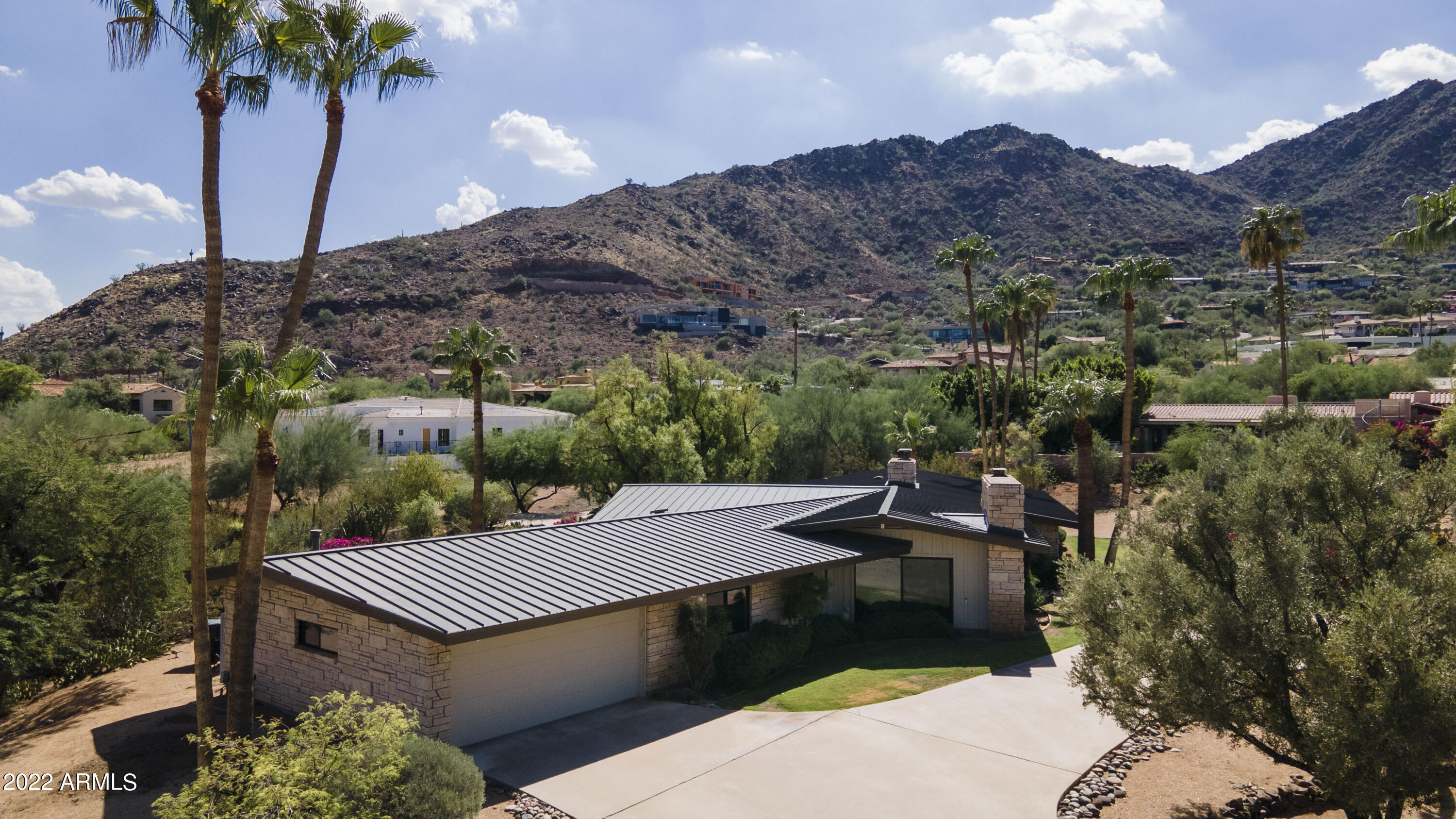 ROLLING HILLS - Residential