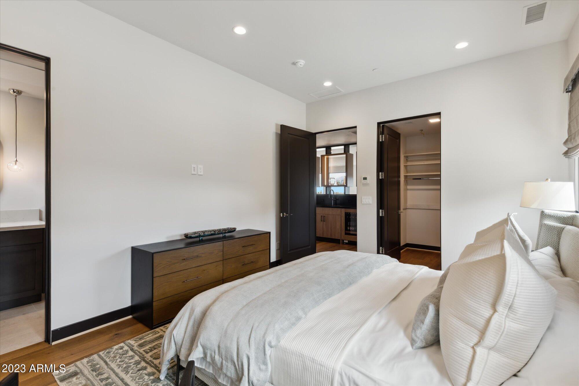 PHOENICIAN - Residential